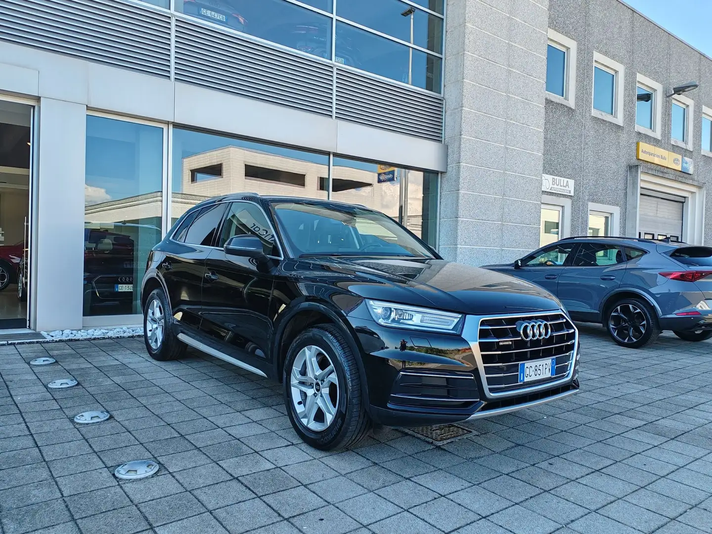 Audi Q5 35 TDI quattro S tronic Sport Xeno Navi Sensori Schwarz - 2