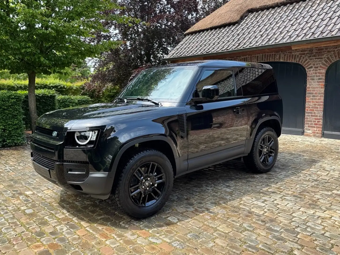 Land Rover Defender 90 D200 LICHTE VRACHT/DRIVER ASSIST €64000+BTW Zwart - 2