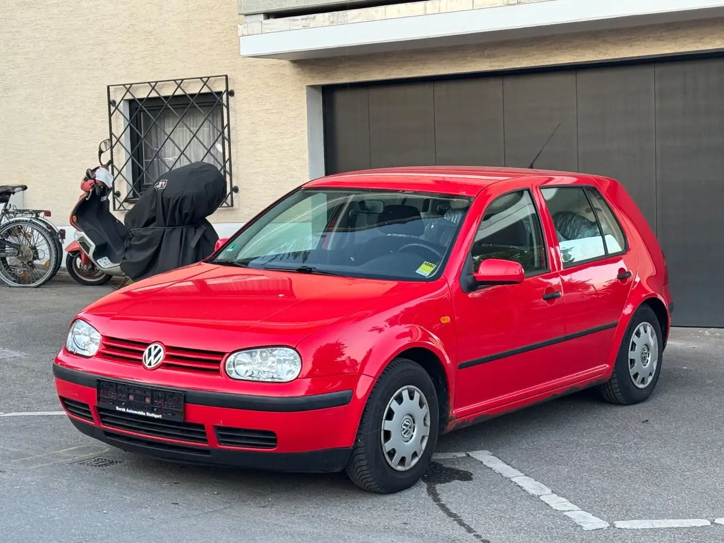 Volkswagen Golf 1.6 Auto Red - 1