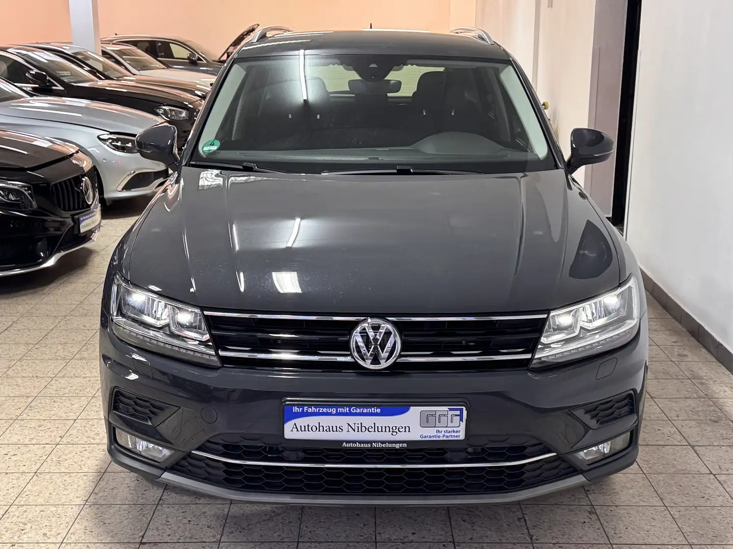 Volkswagen Tiguan Highline BMT 4Motion *ACC*Virtual Cockpit*LED* Grau - 2