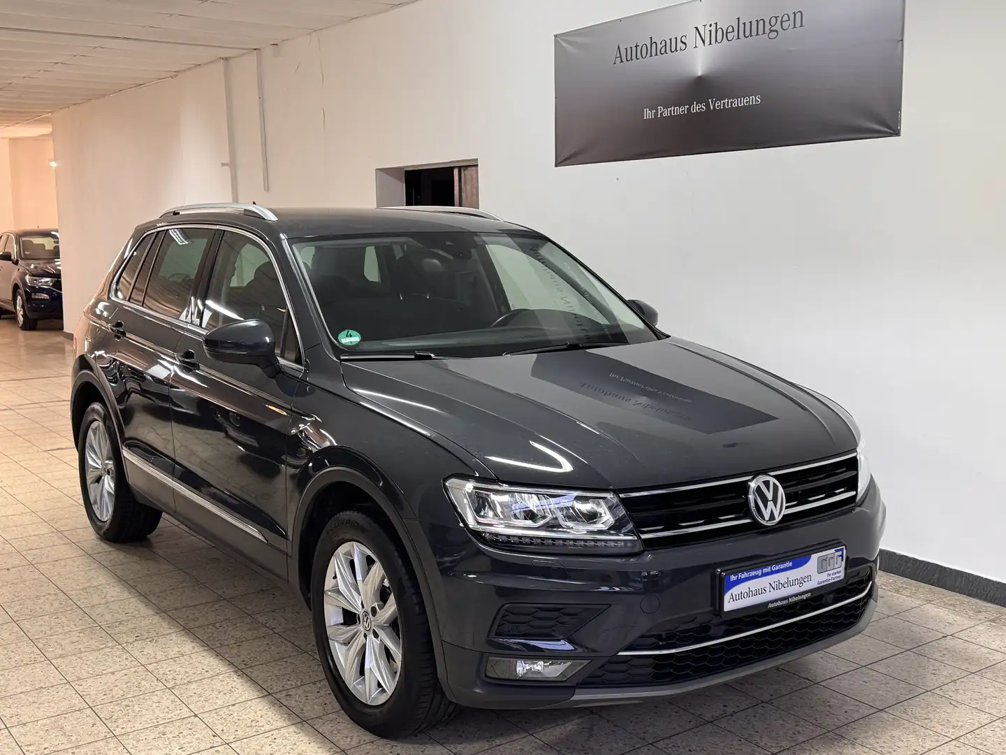 Volkswagen Tiguan Highline BMT 4Motion *ACC*Virtual Cockpit*LED* Grau - 1