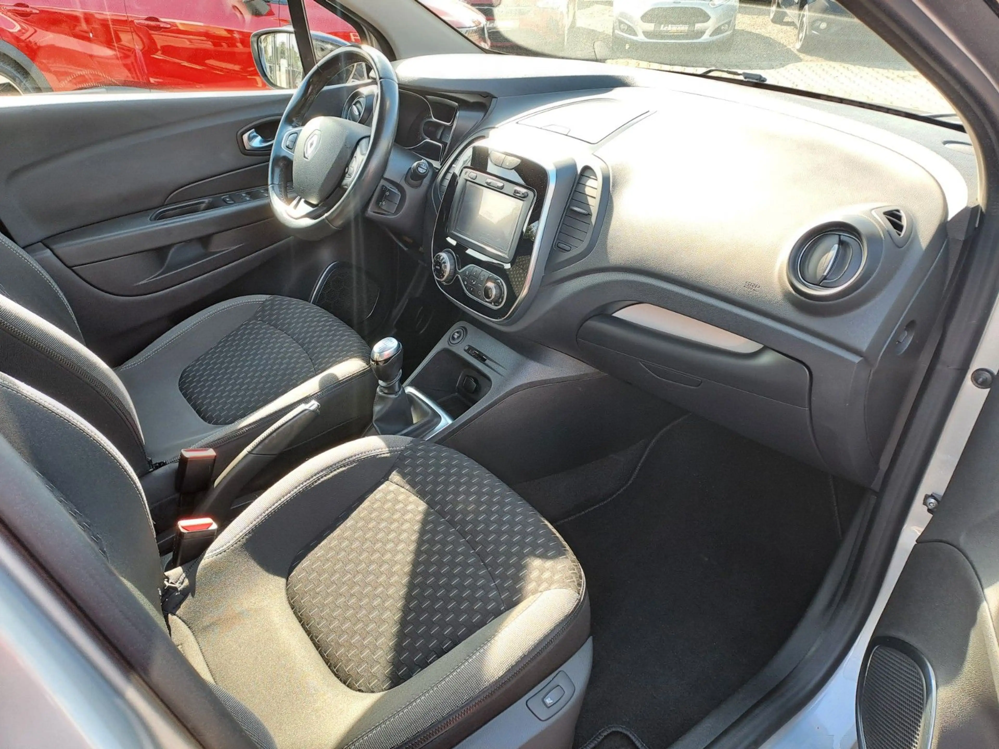Renault Captur Intens Energy TCe 120 — photo 9