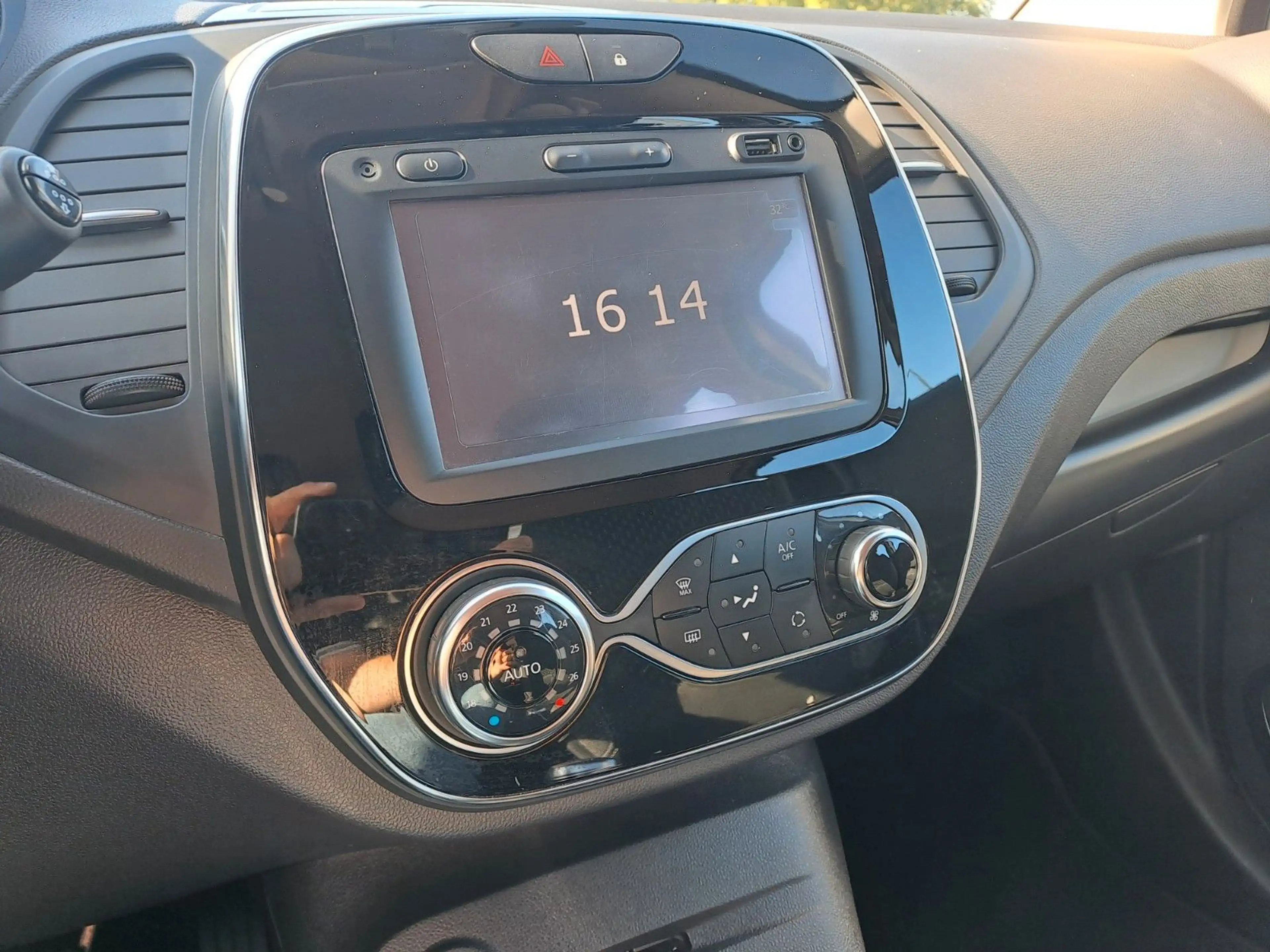 Renault Captur Intens Energy TCe 120 — photo 13