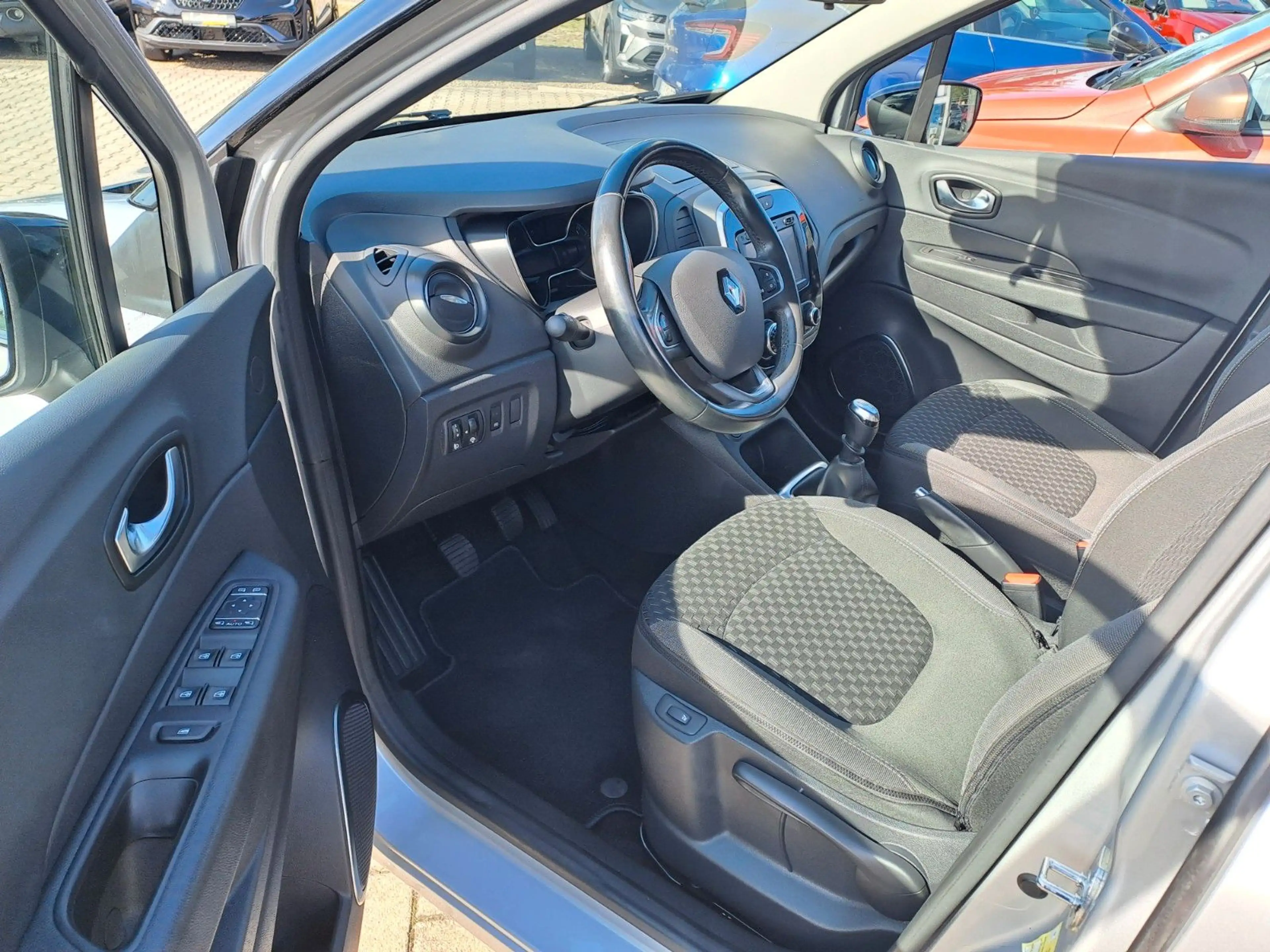 Renault Captur Intens Energy TCe 120 — photo 8