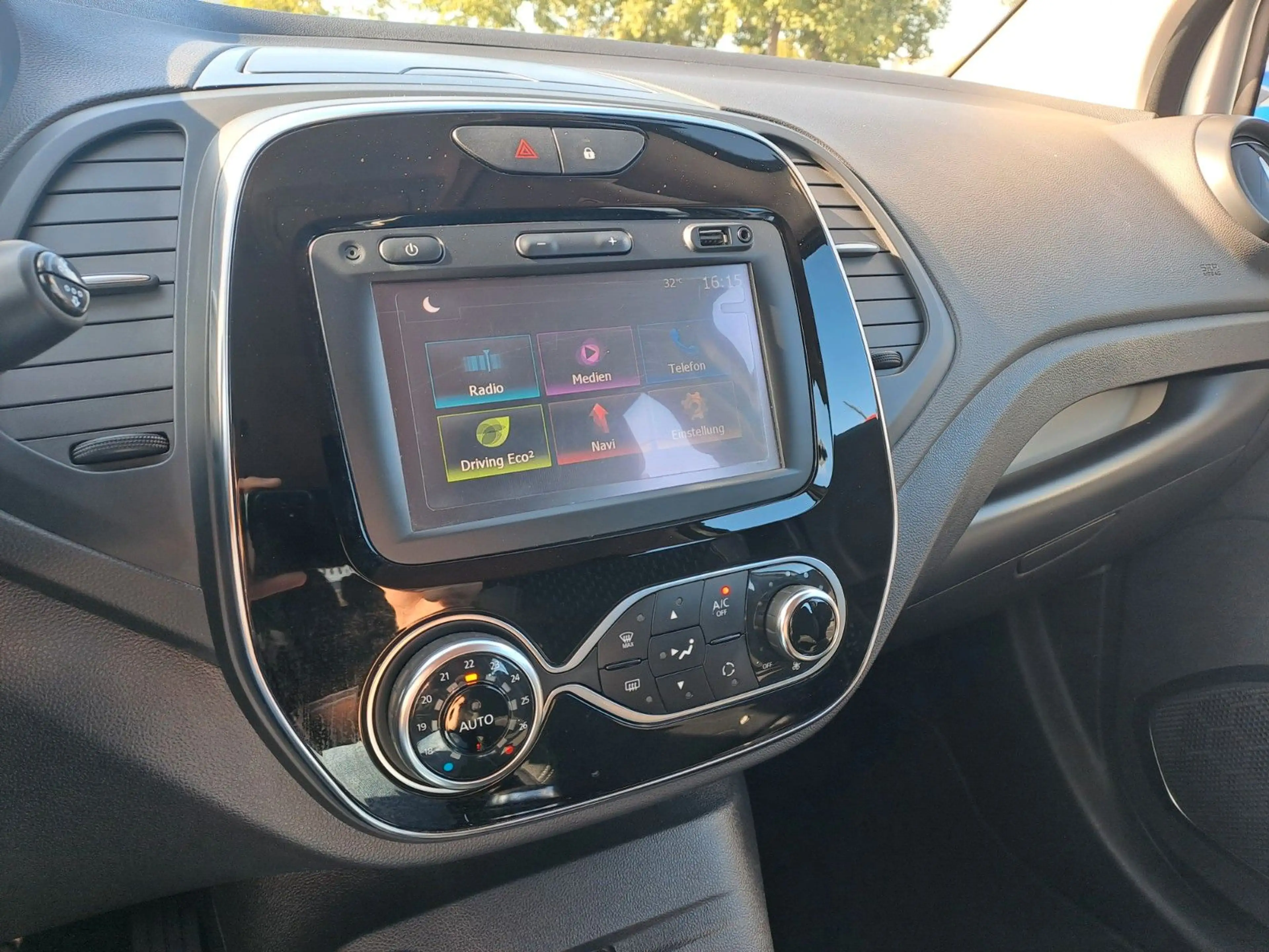 Renault Captur Intens Energy TCe 120 — photo 14