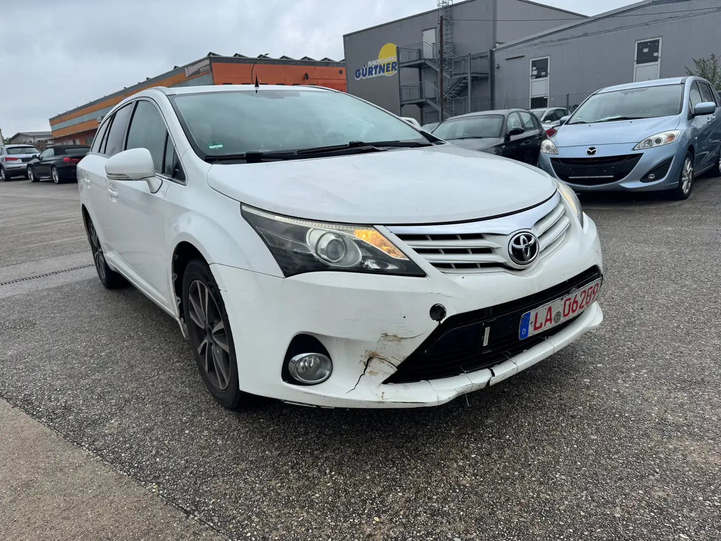 Toyota Avensis Edition bijela - 1