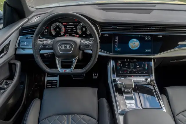 Audi Q8 view 14