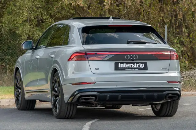 Audi Q8 view 4