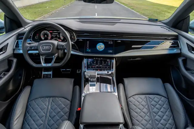 Audi Q8 view 15