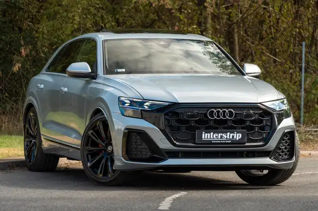 Audi Q8 view 3
