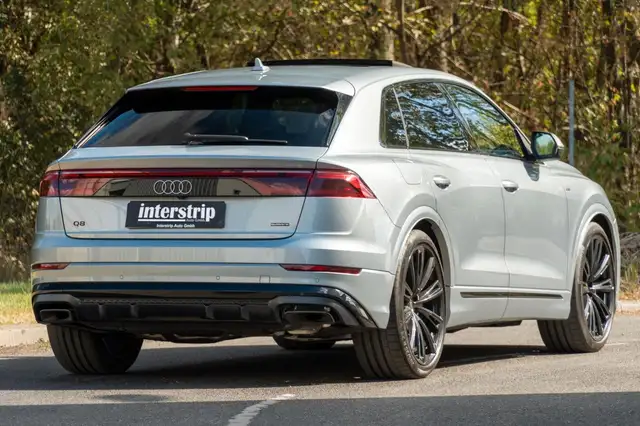 Audi Q8 view 6