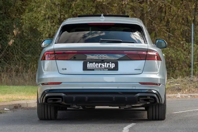 Audi Q8 view 5