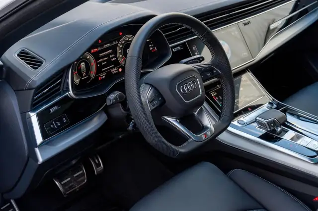 Audi Q8 view 13