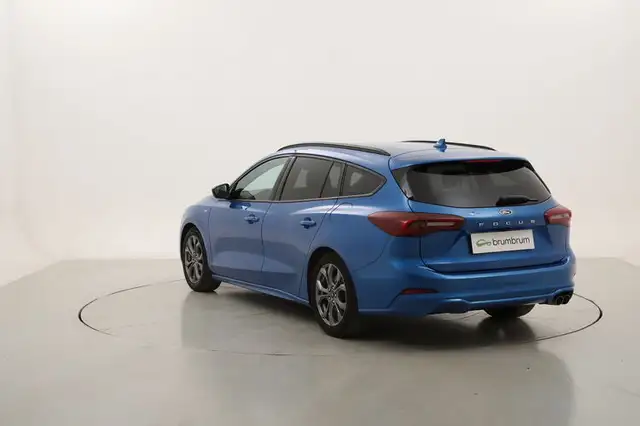 Ford Focus view 3