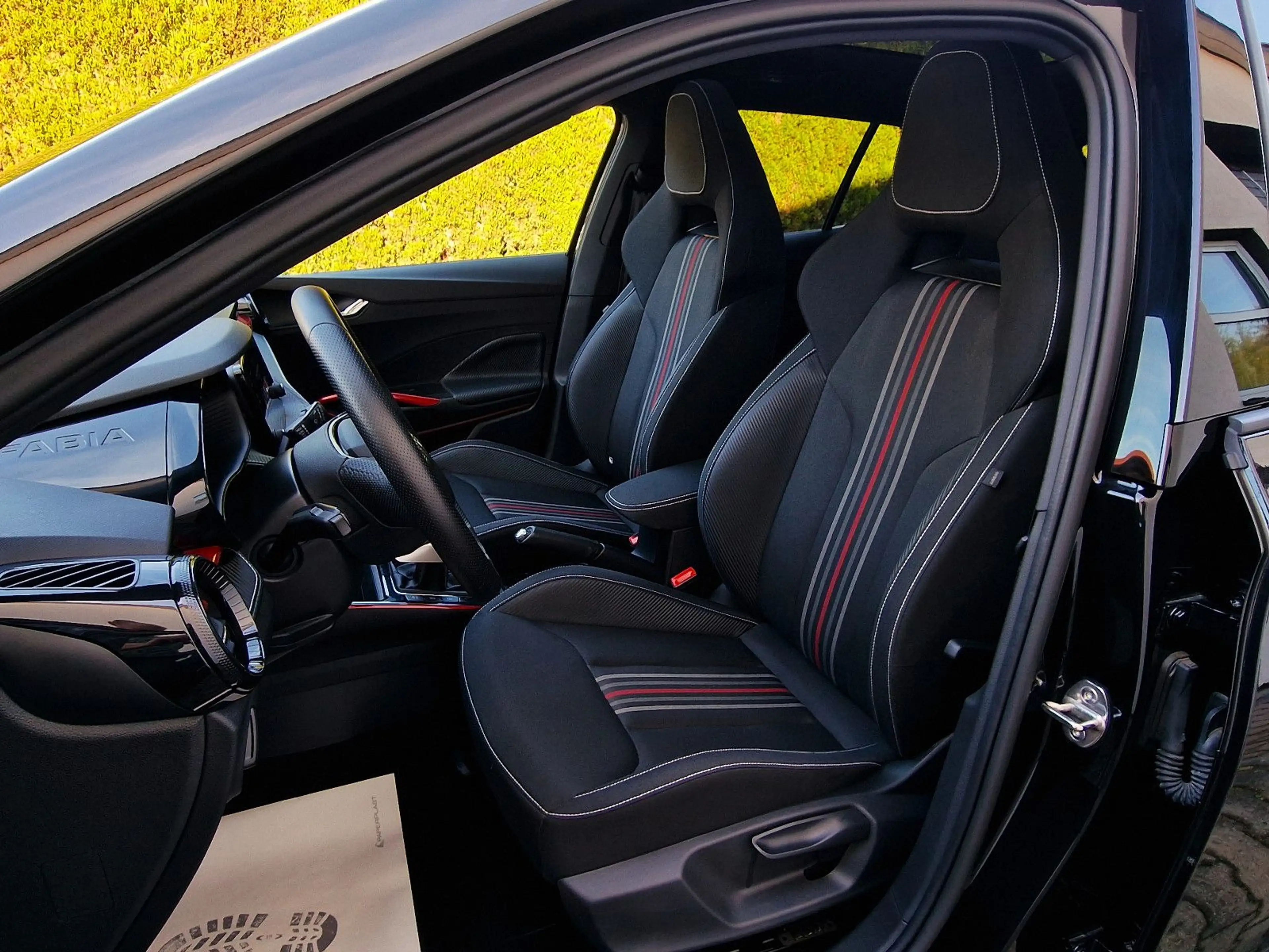 Skoda Fabia IV Monte Carlo 5J-GAR PANO KAMERA LED SHZ — photo 10