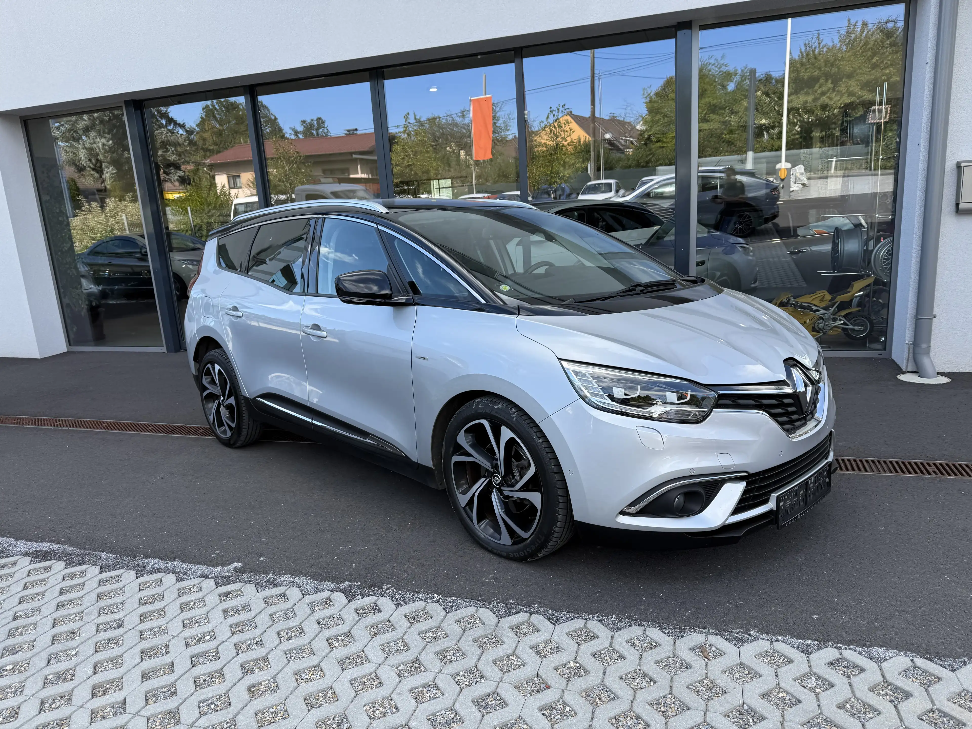 Renault Grand Scenic Grand Scenic TCe130 BOSE LED TEILLEDER — photo 4