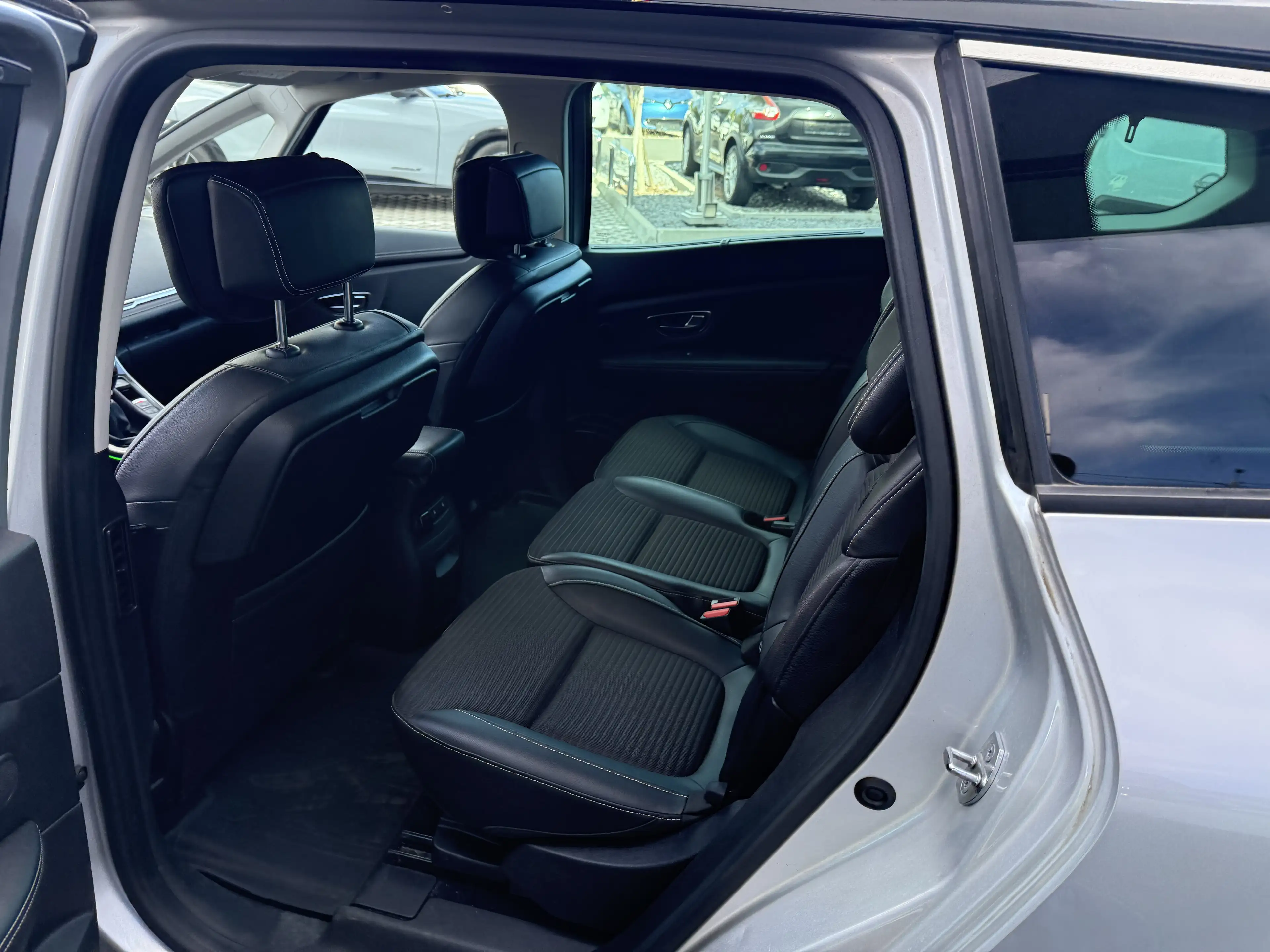 Renault Grand Scenic Grand Scenic TCe130 BOSE LED TEILLEDER — photo 7