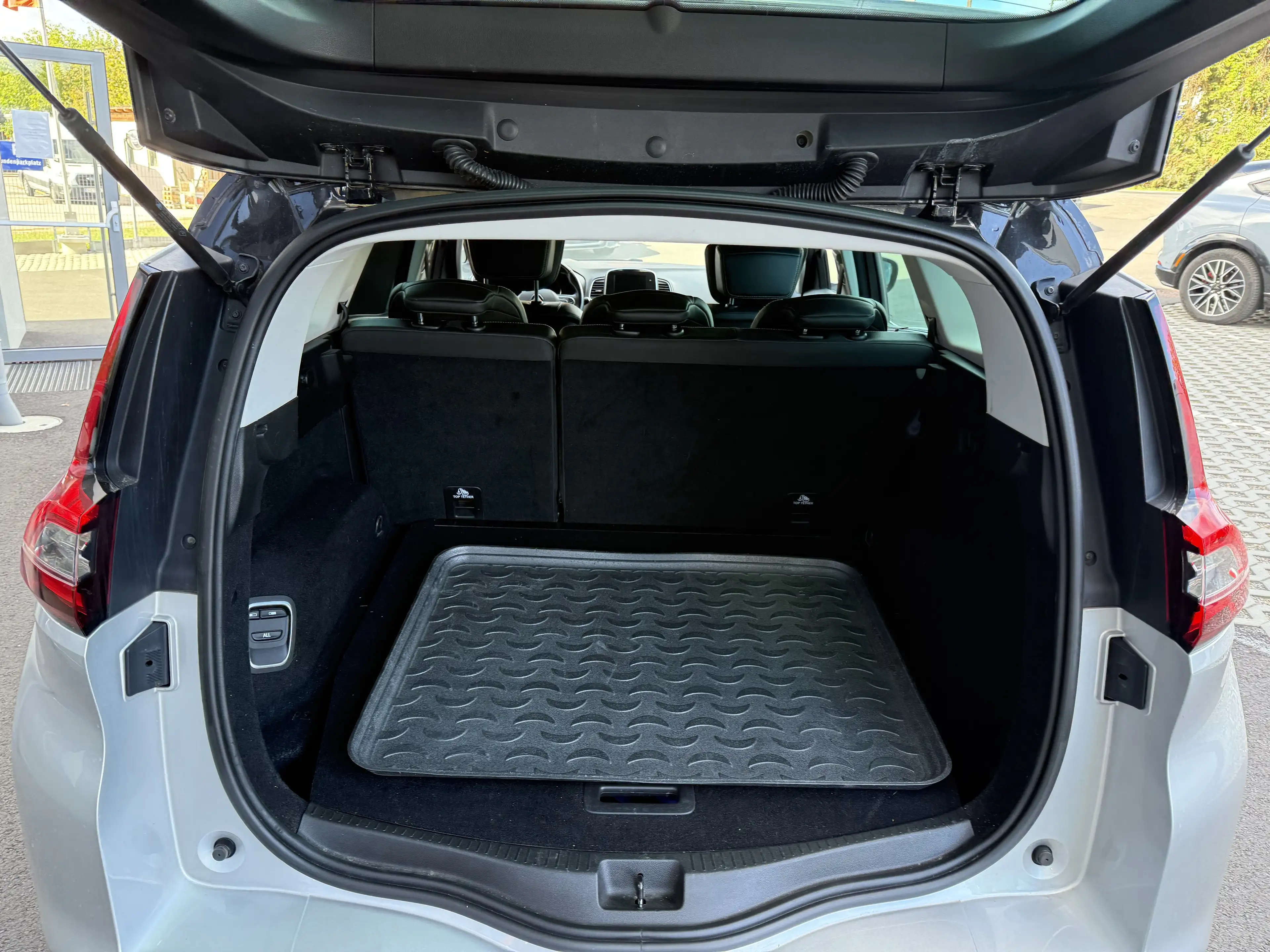 Renault Grand Scenic Grand Scenic TCe130 BOSE LED TEILLEDER — photo 5