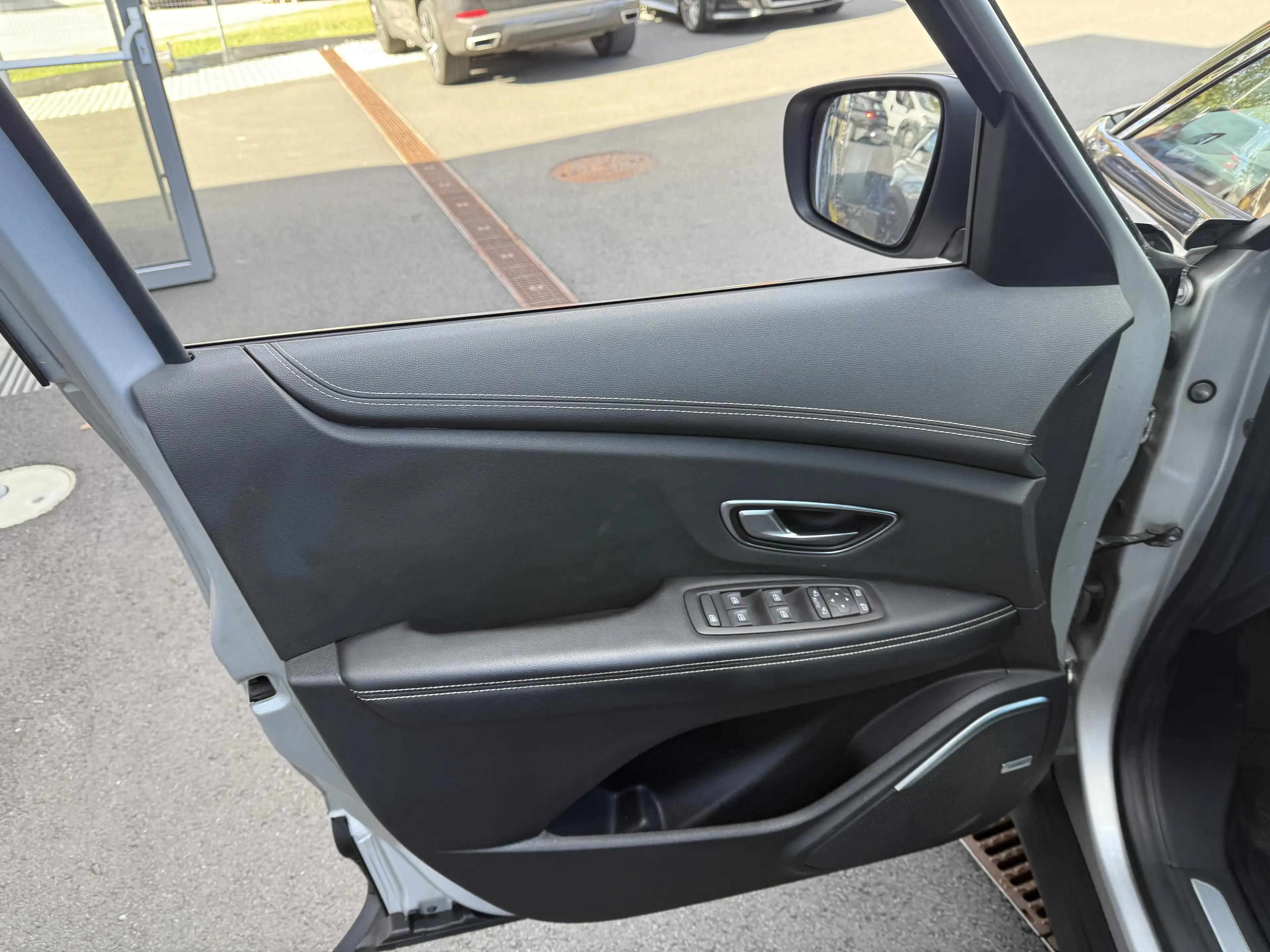 Renault Grand Scenic Grand Scenic TCe130 BOSE LED TEILLEDER — photo 8