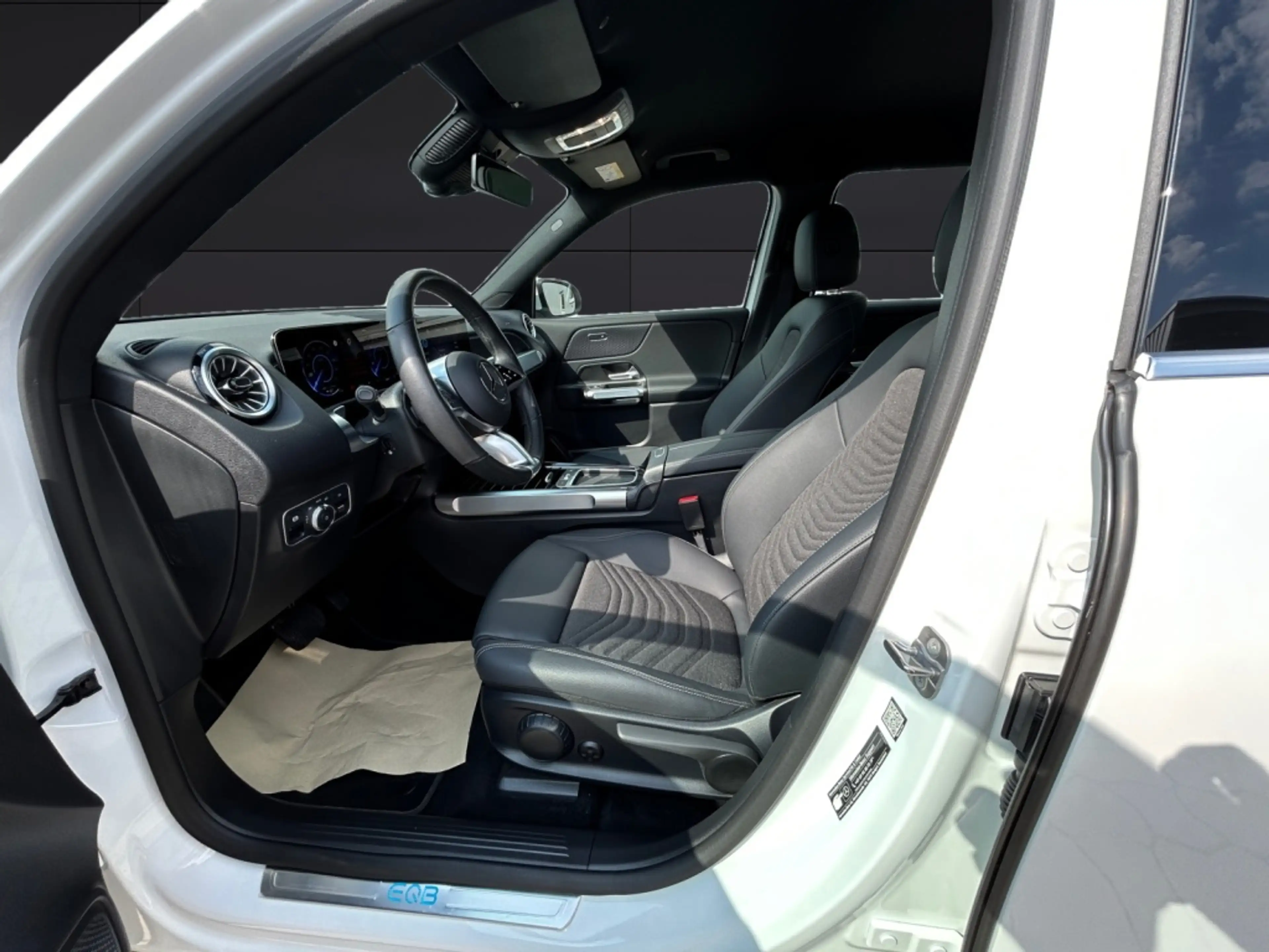 Mercedes-Benz EQB 300 4M *Progressive*Advanced*LED*Kamera*DAB* — photo 9