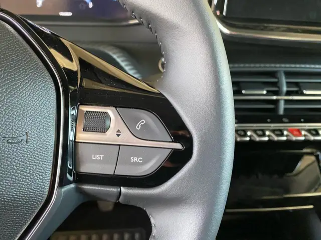 Peugeot 208 view 14