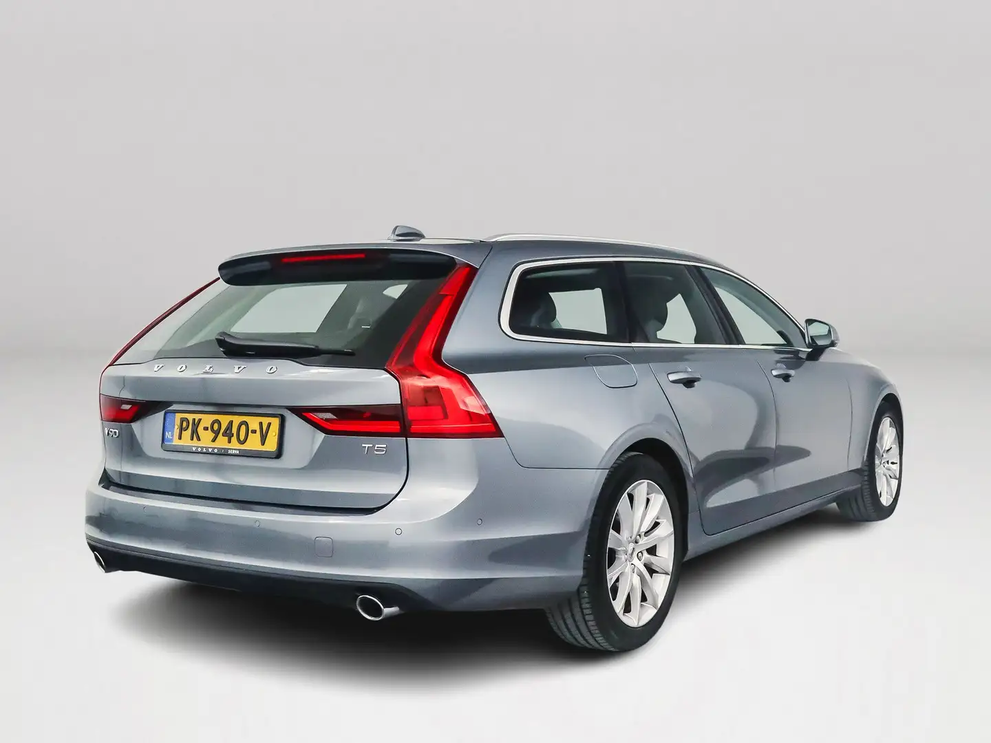 Volvo V90 T5 Momentum | Stoelverwarming | Navigatie | Park A Grijs - 2