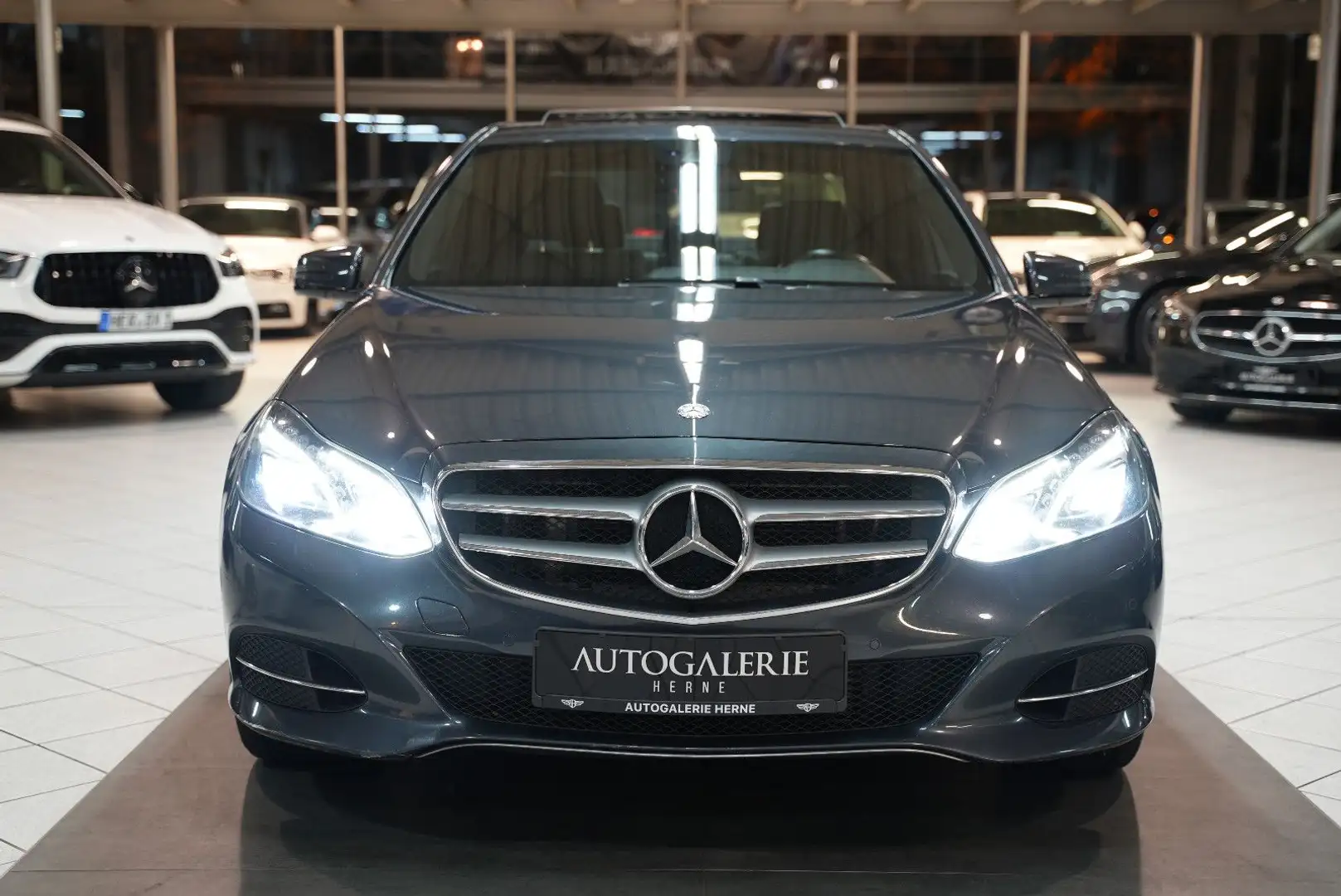 Mercedes-Benz E 250 BlueTec*AUT*LED*EGSD*ASSIST*NAVI*T-LEDER Grau - 2