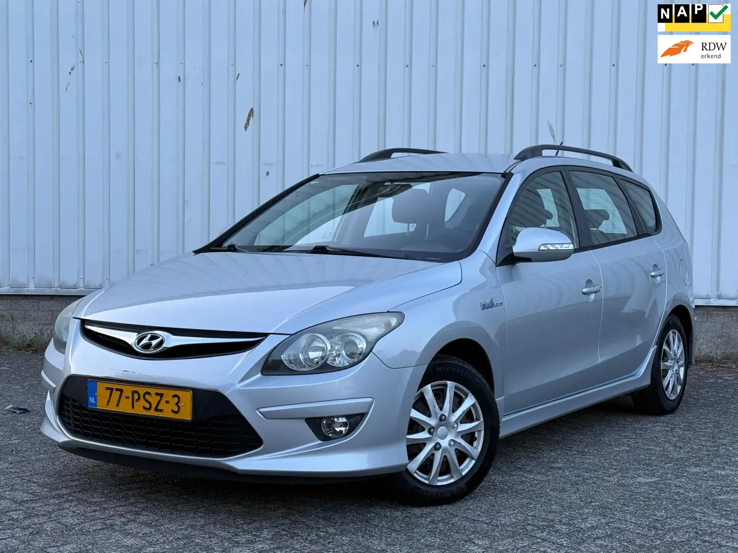 Hyundai i30 CW 1.6i i-Motion 1e Eigenaar,Trekhaak,ClimateContr Gri - 1