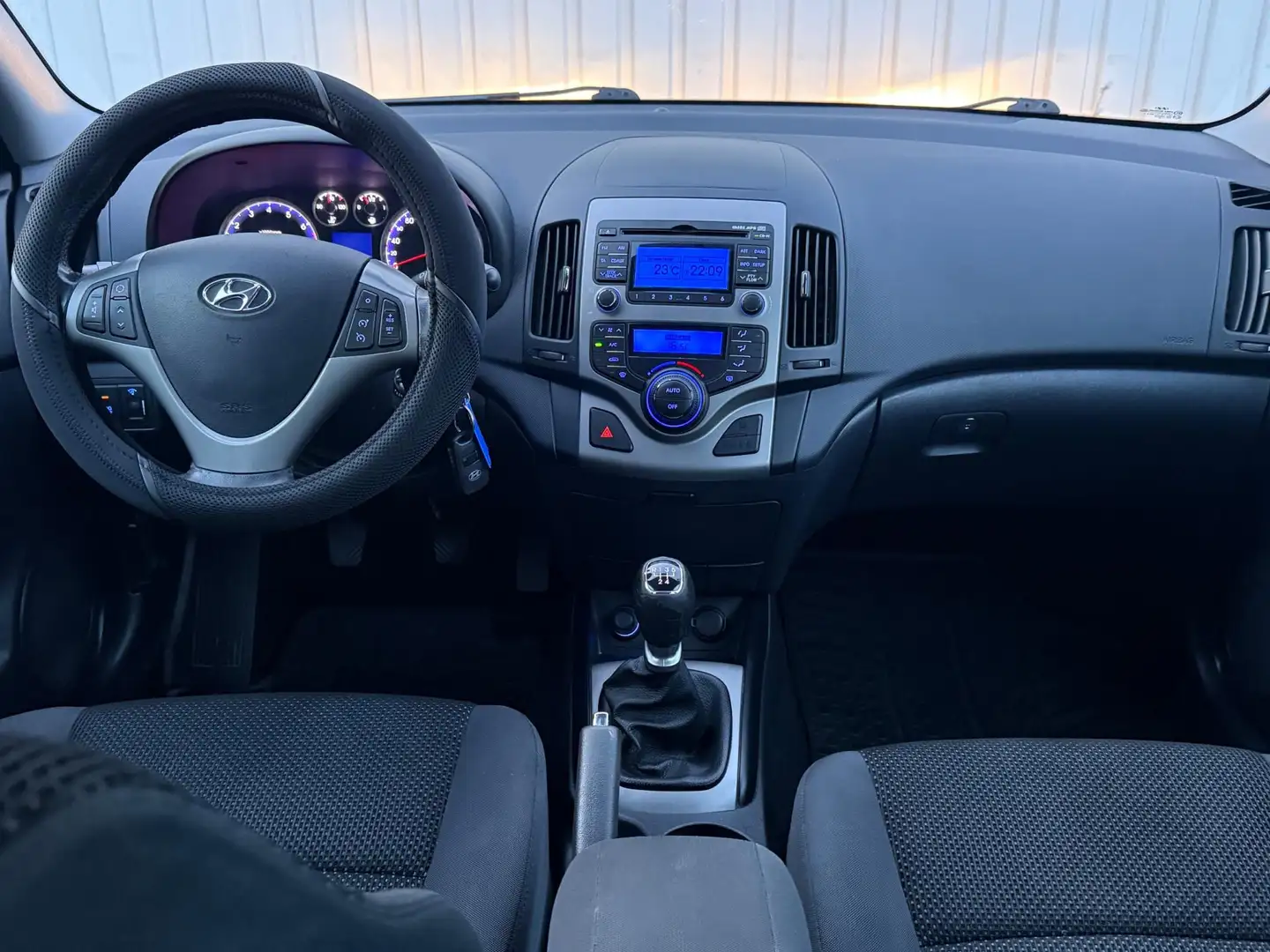 Hyundai i30 CW 1.6i i-Motion 1e Eigenaar,Trekhaak,ClimateContr Gri - 2