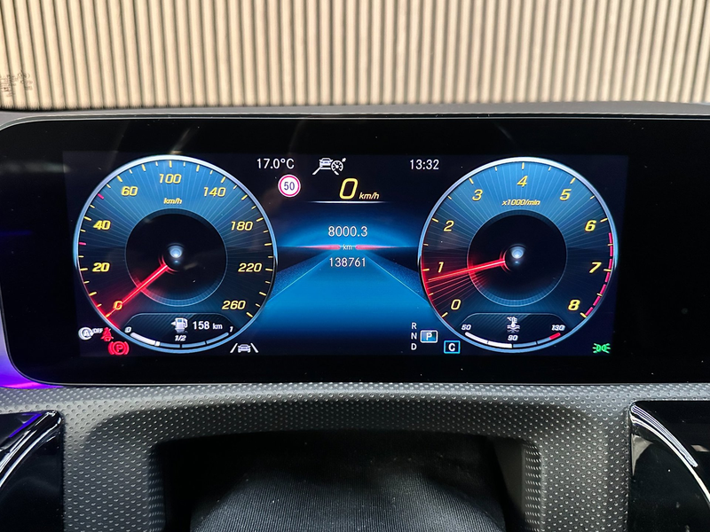 Mercedes-Benz A 200 AMG Line - Pano - Ambiance - ACC — photo 11