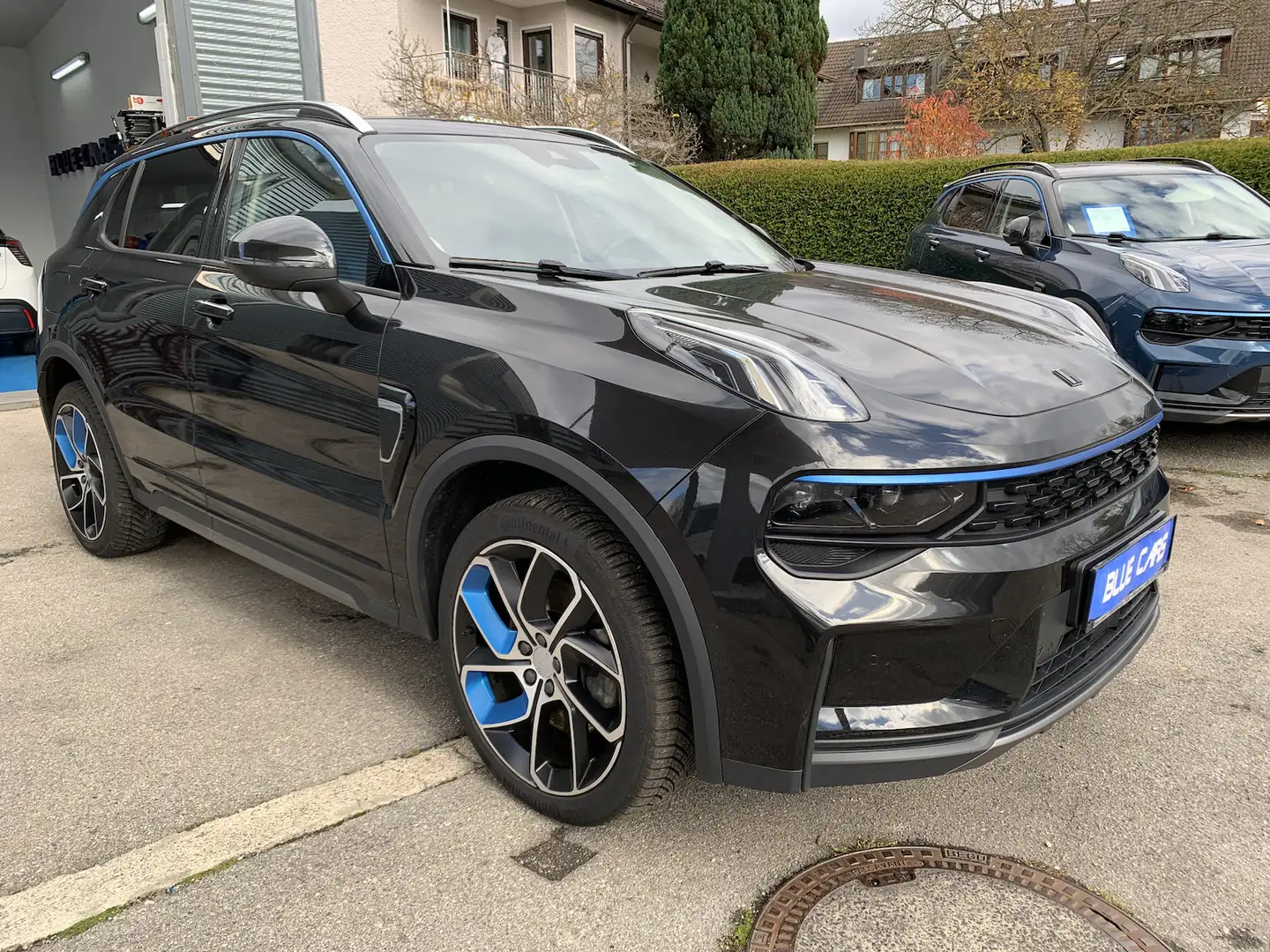 Lynk & Co 01 1.5 T PHEV Pano/SHZ/Navi/Cam/PDC/17,6kWh Schwarz - 1