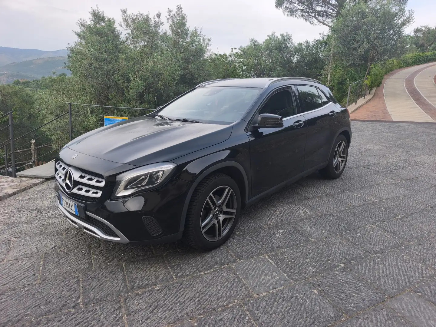 Mercedes-Benz GLA 200 d Premium auto - 2