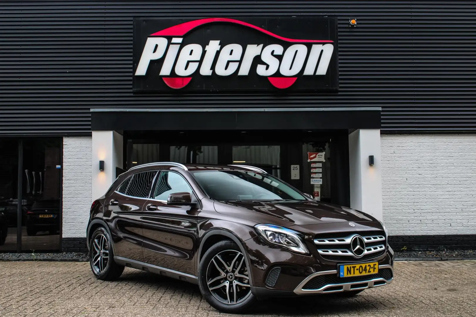 Mercedes-Benz GLA 200 NAP CAMERA TREKHAAK XENON Marrón - 1