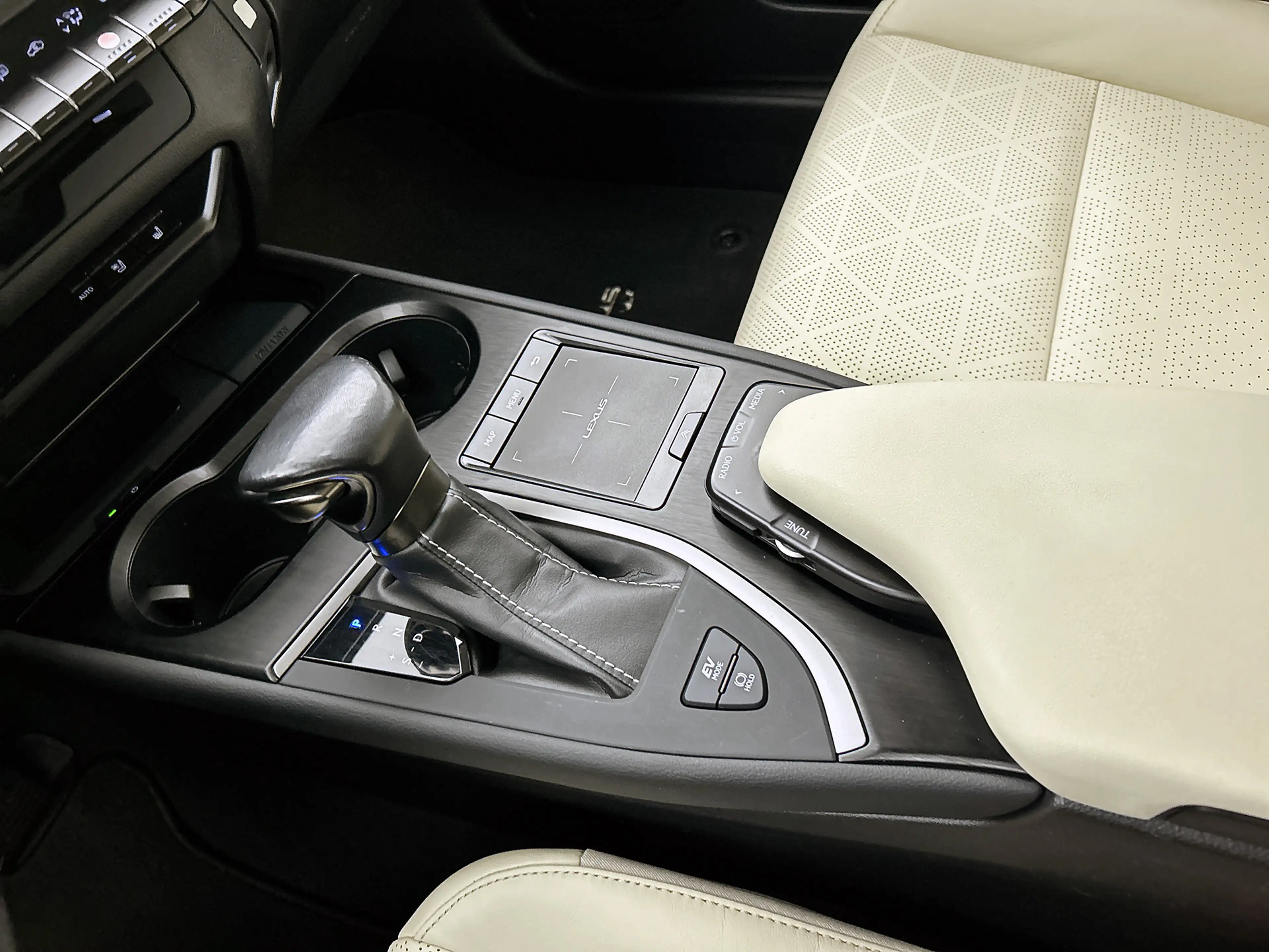 Lexus UX 250h Executive Line | Stoelgeheugen | Mark Levinson | S — photo 11