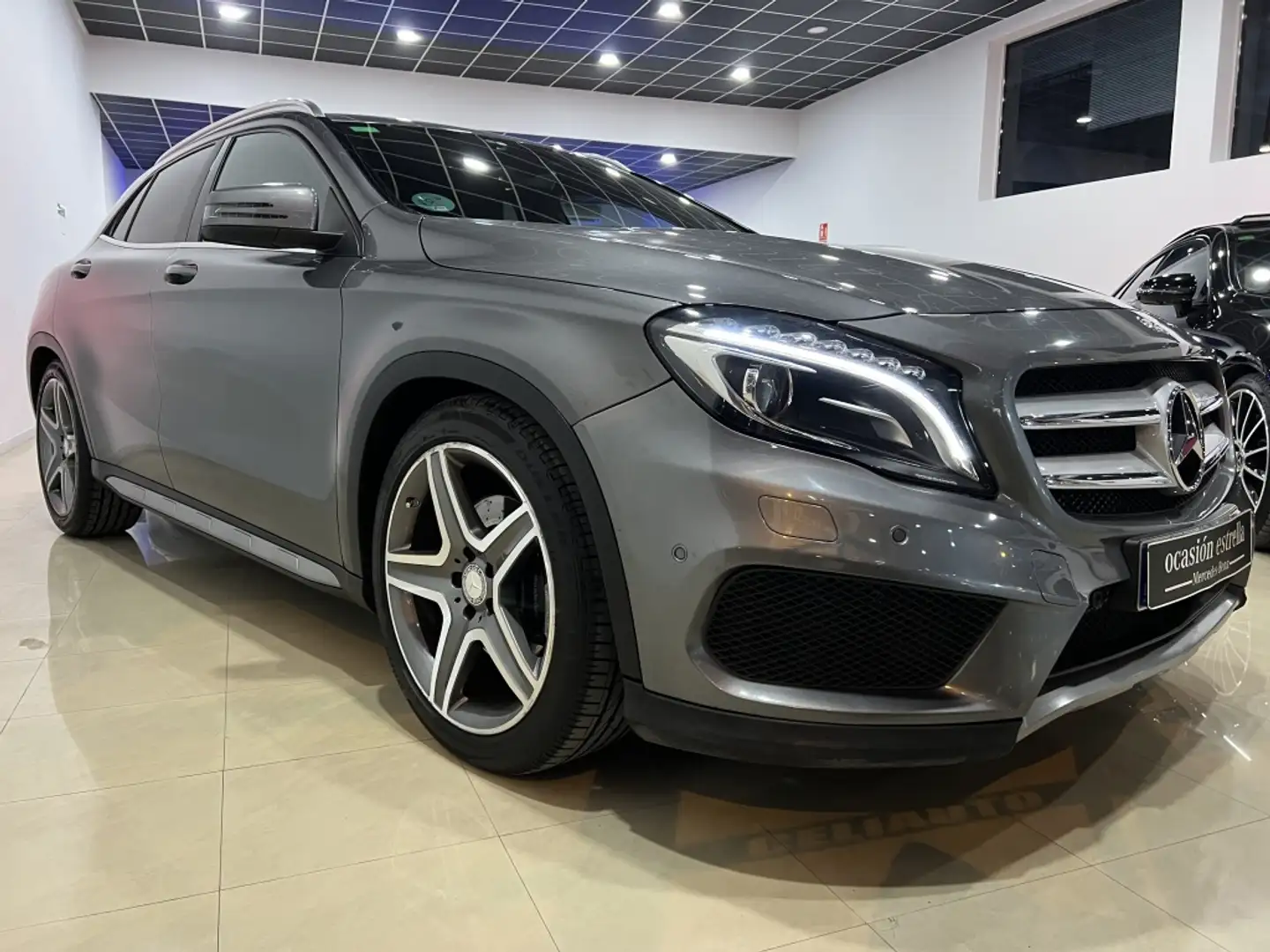 Mercedes-Benz GLA 220 220d AMG Line 7G-DCT Grijs - 2