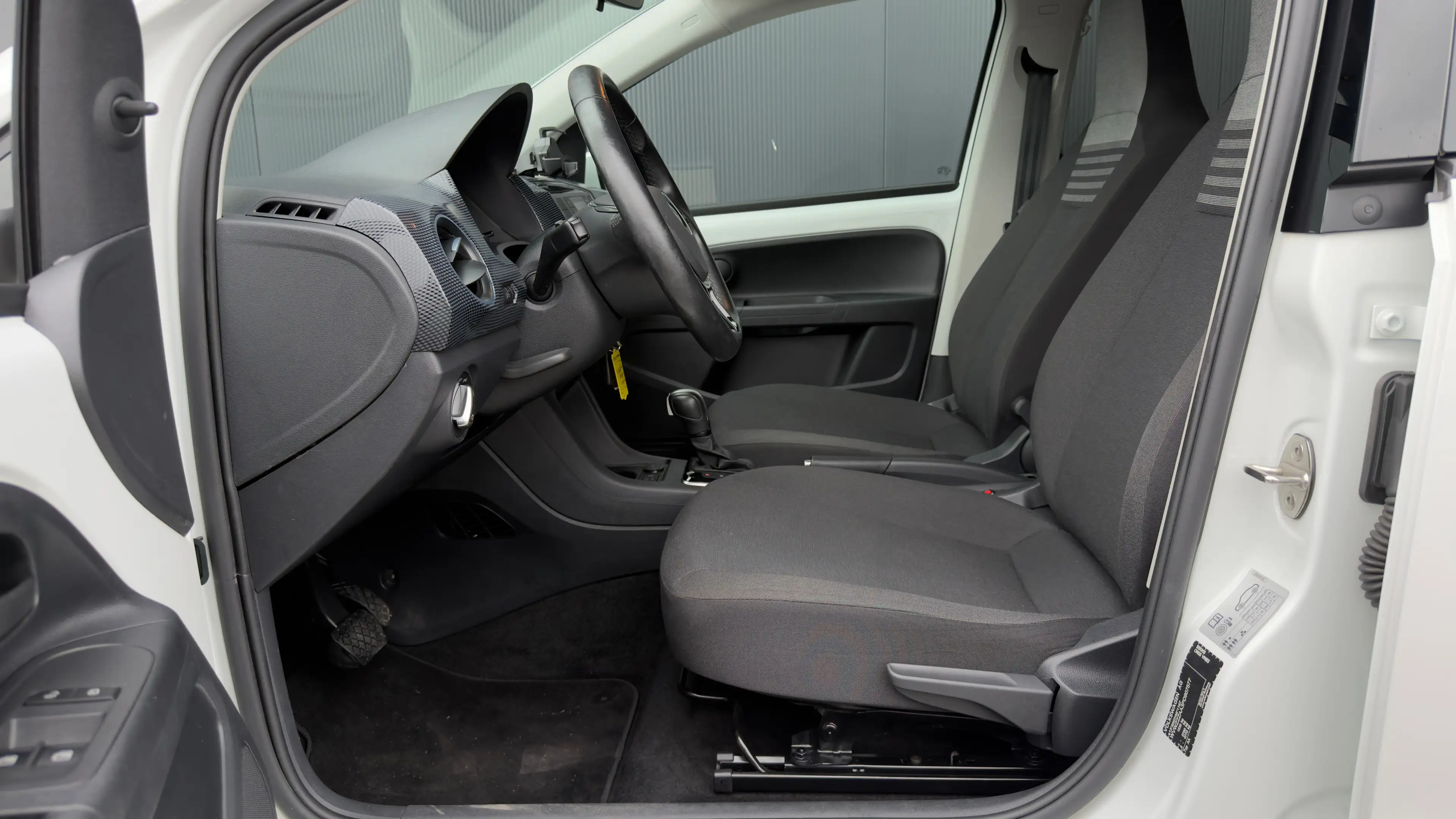 Volkswagen e-up! 83pk | SOH 89,91% | Achteruitrijcamera | Airco | B — photo 14