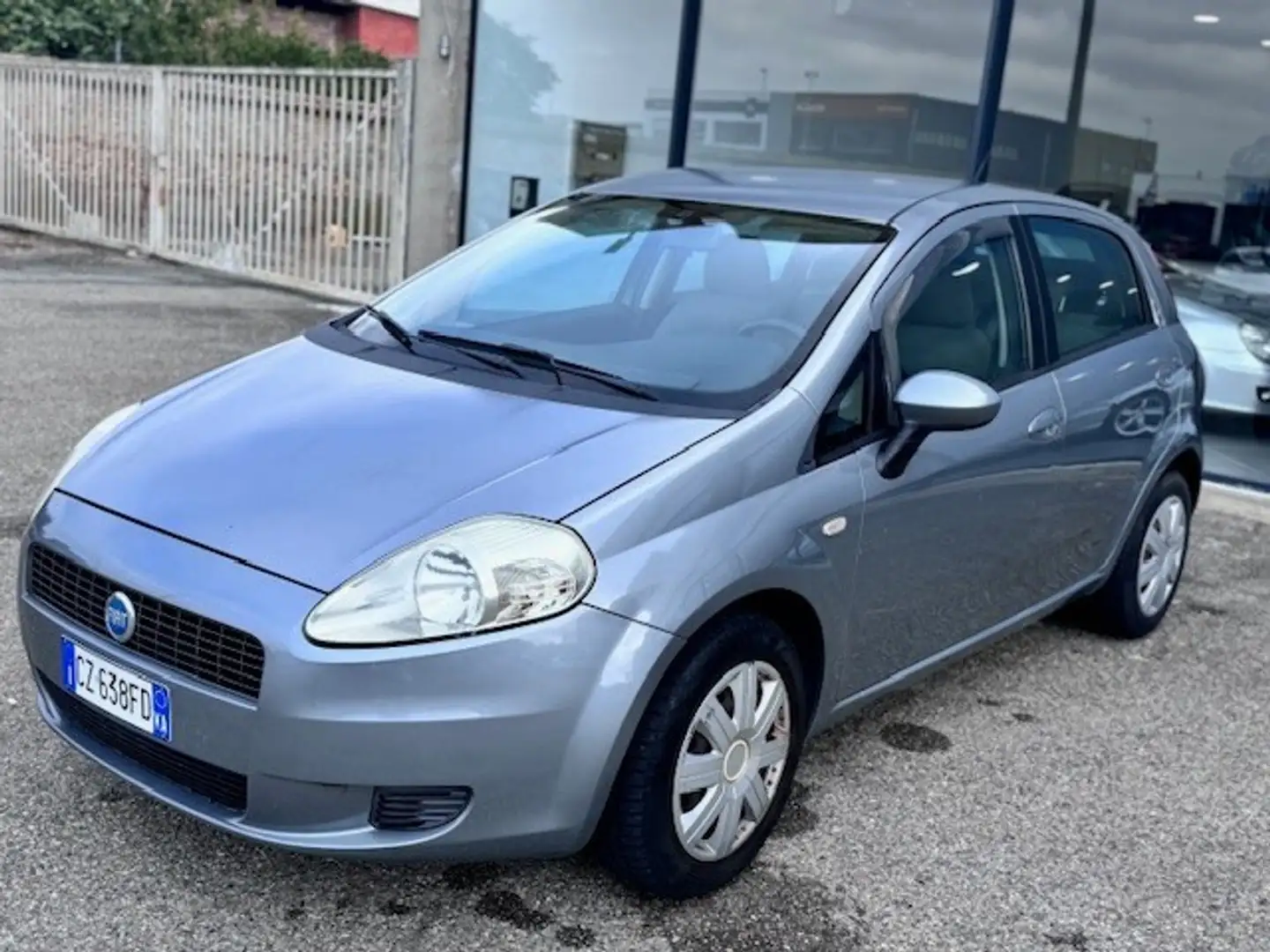 Fiat Grande Punto Grande Punto 1.4 5 porte Dynamic Gris - 1