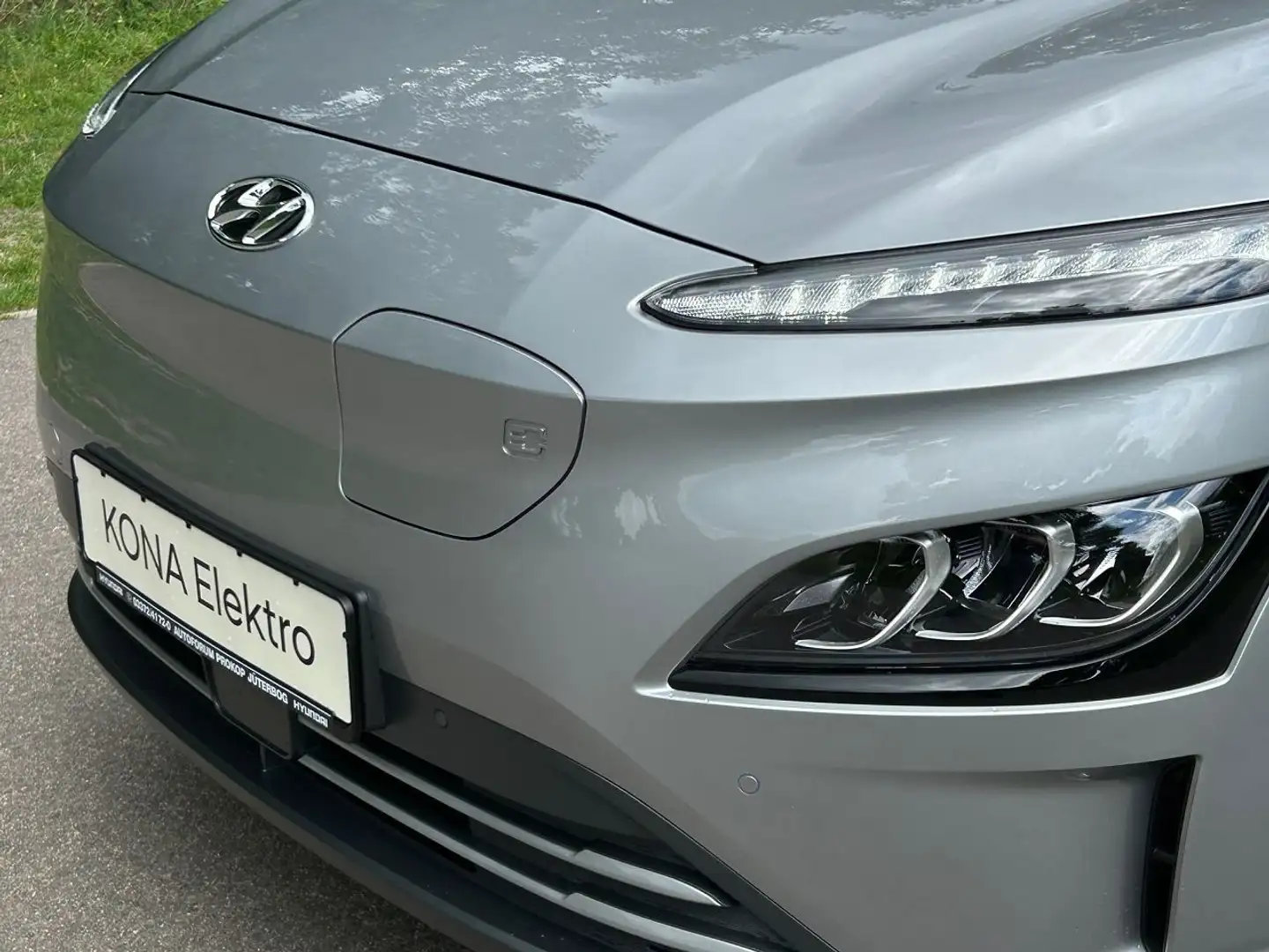 Hyundai KONA EV Trend 150kW MY23*NAVI*RFK*MIETKAUF* Silber - 2