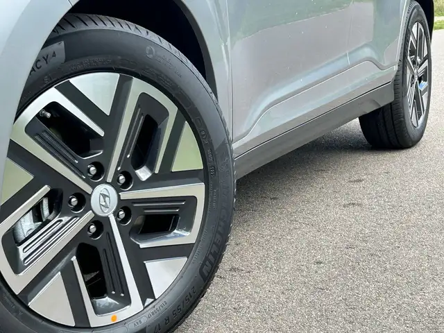 Hyundai Kona view 3