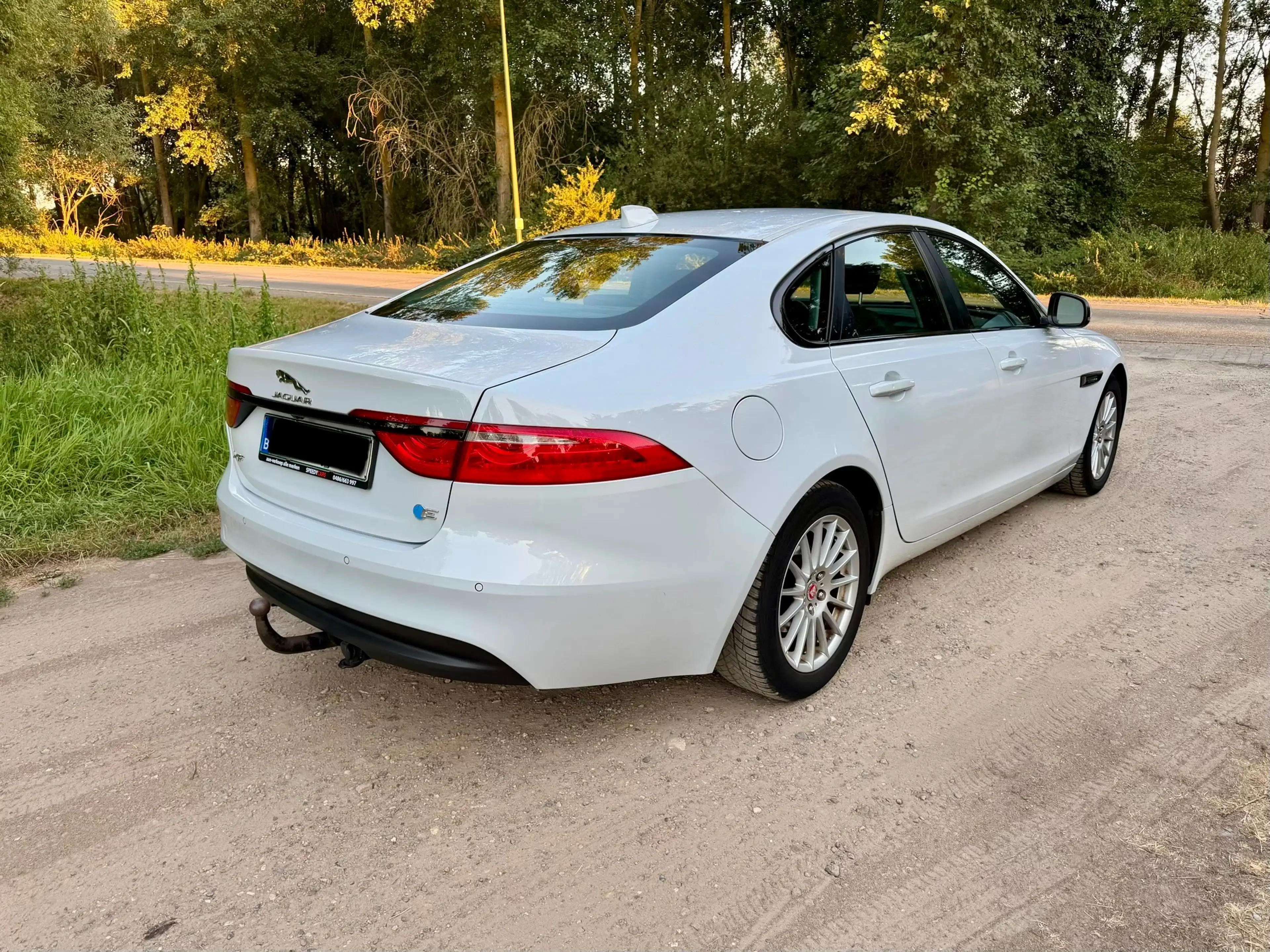 Jaguar XF XF 2.0 D E-Performance Prestige — photo 4