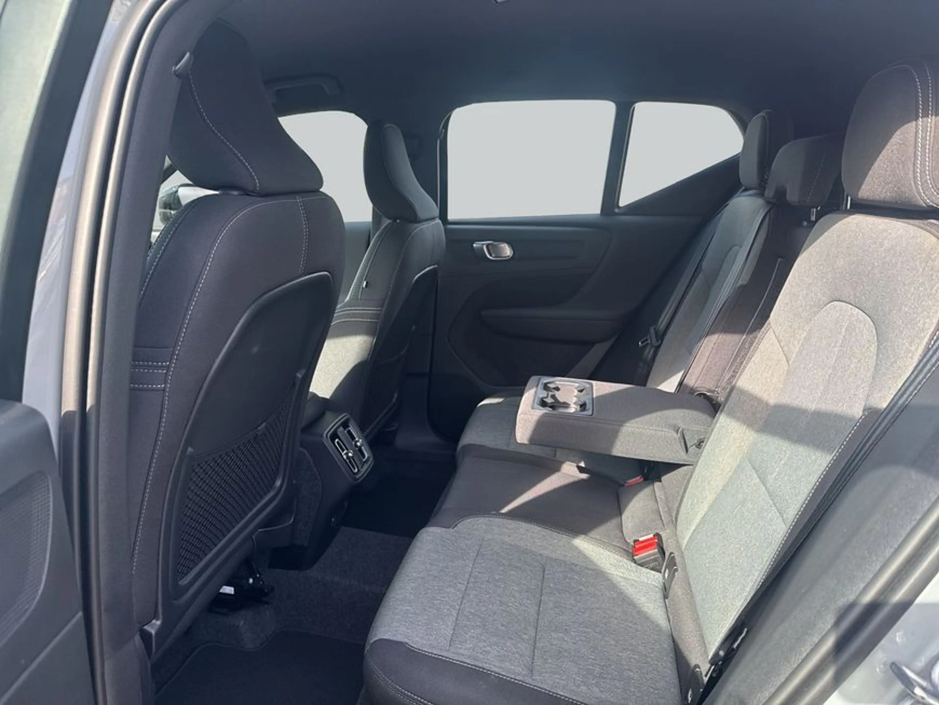 Volvo XC40 XC40 B3 B DKG Plus Black Edition — photo 11