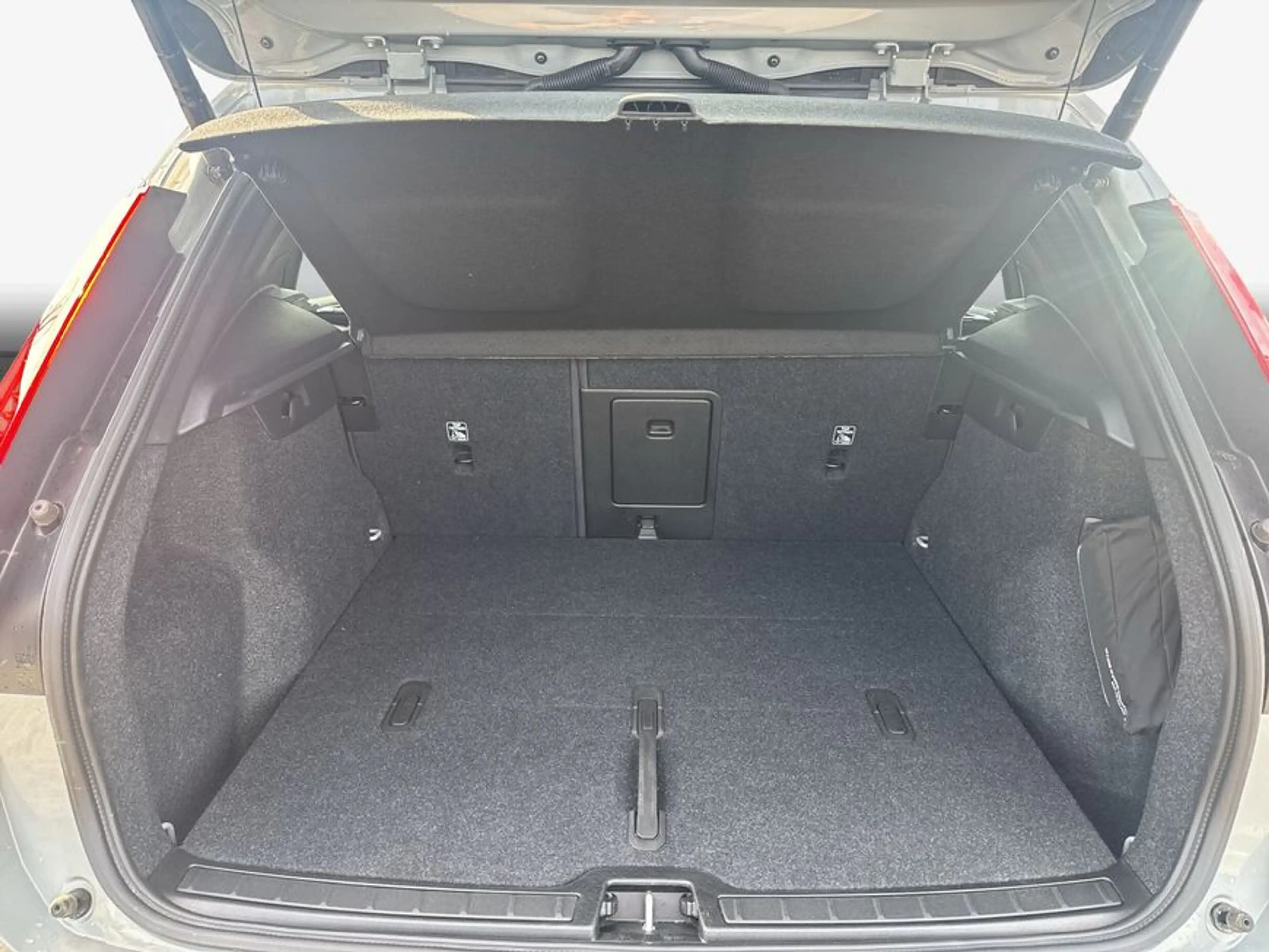 Volvo XC40 XC40 B3 B DKG Plus Black Edition — photo 8