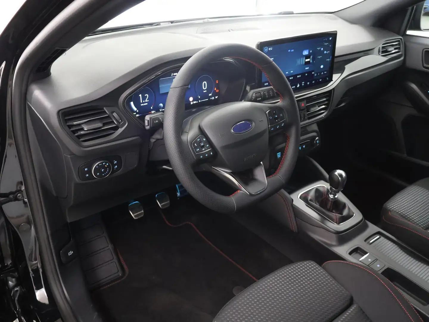 Ford Focus Wagon 1.0 EcoBoost Hybrid ST Line X Winterpack | D Zwart - 2
