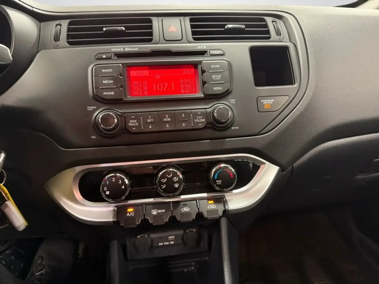 Kia Rio снимка Kia Rio