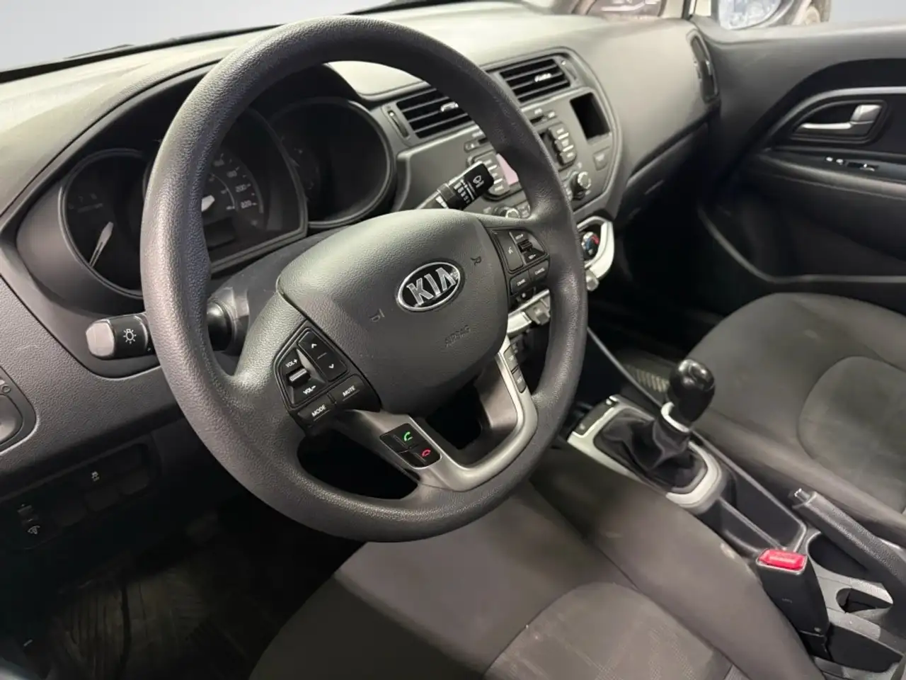 Kia Rio снимка Kia Rio