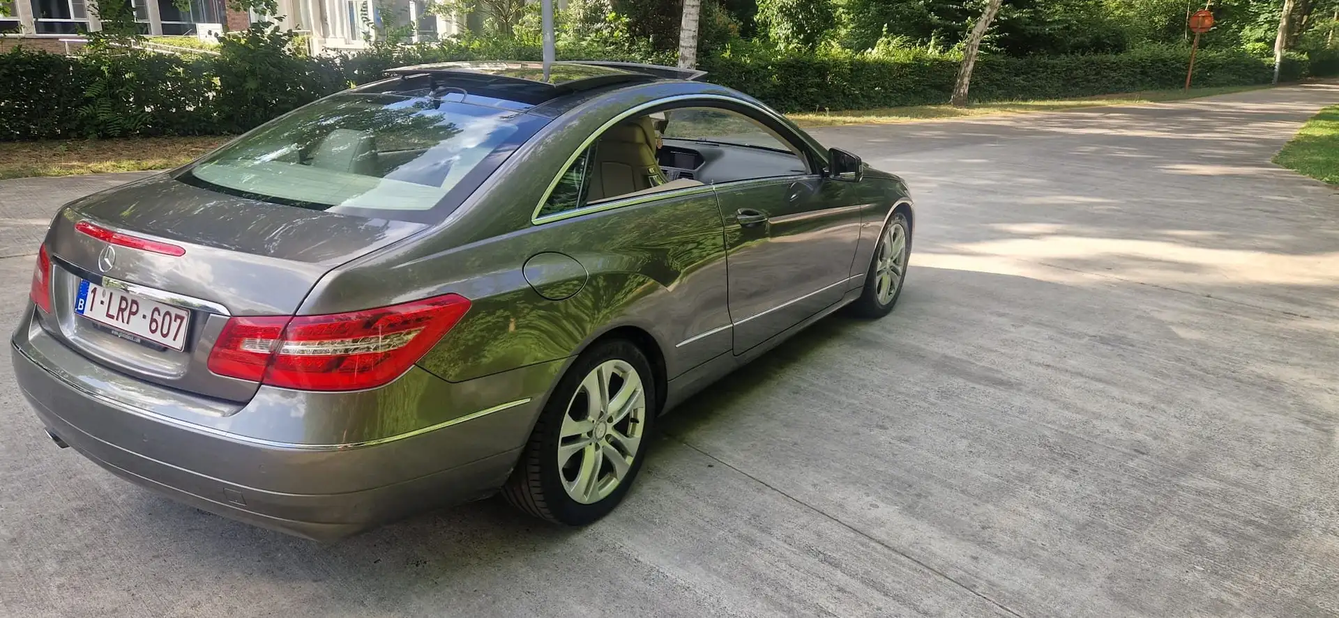 Mercedes-Benz E 220 Coupe Avantgarde Grijs - 2
