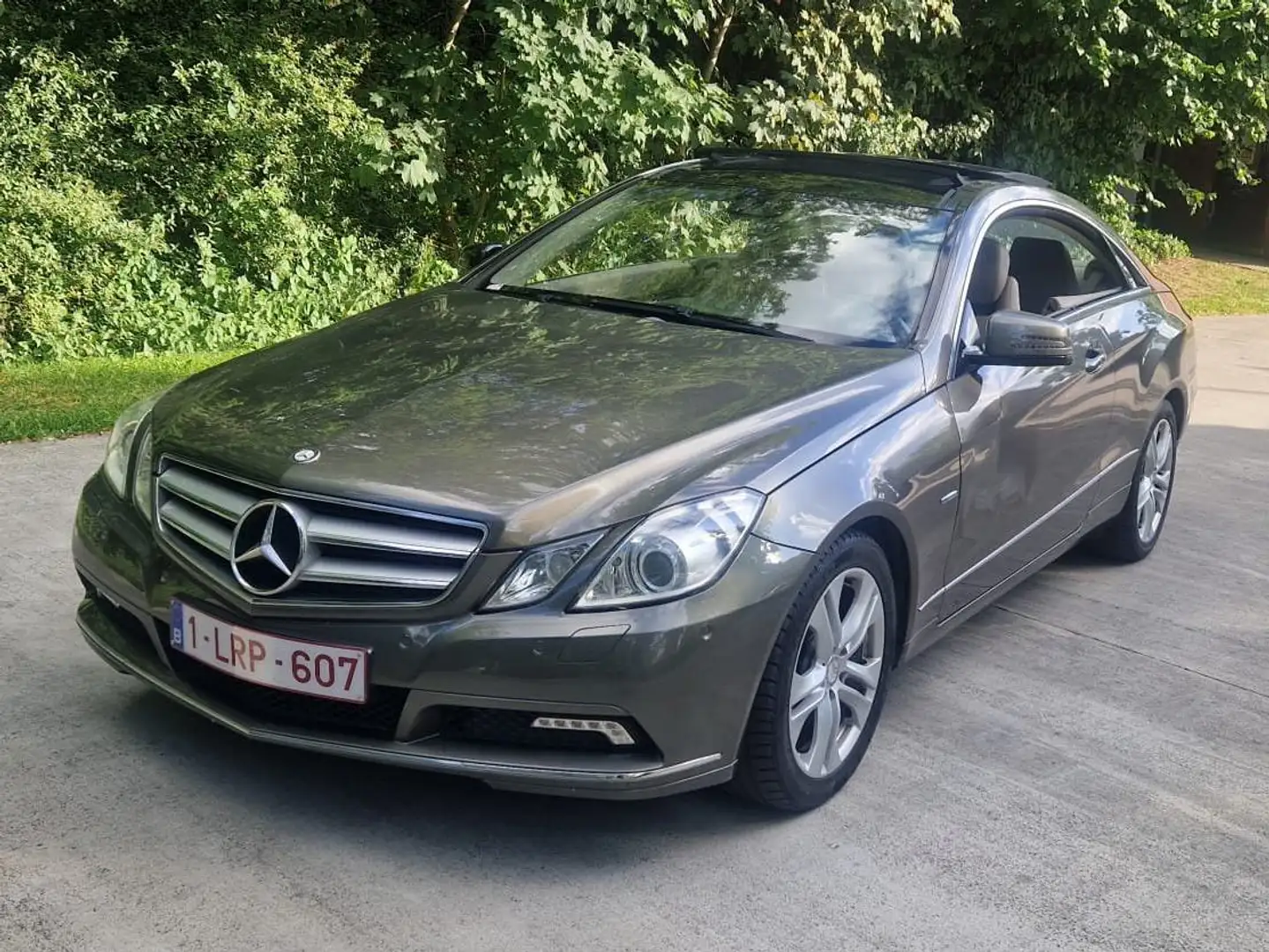 Mercedes-Benz E 220 Coupe Avantgarde Grijs - 1