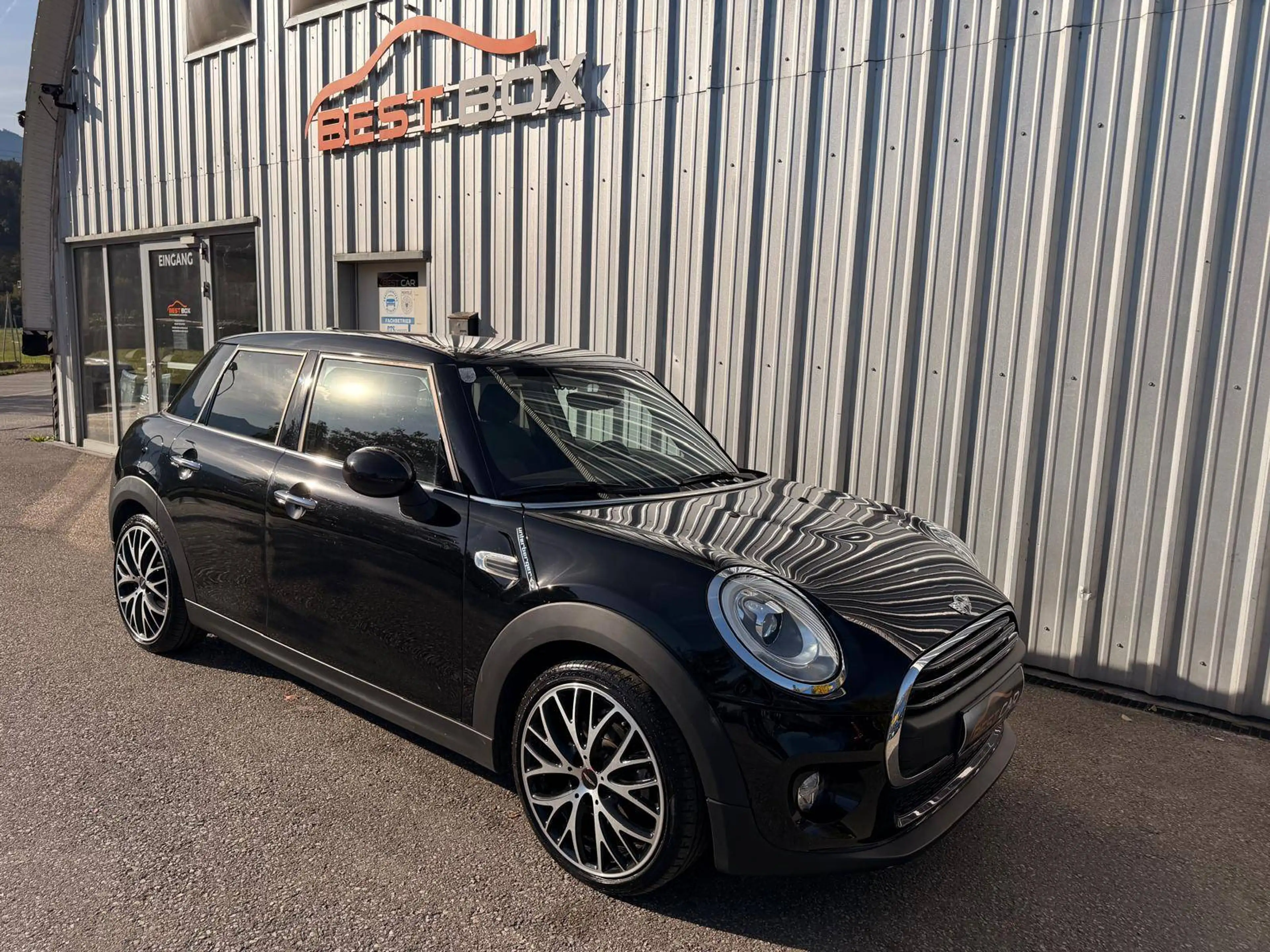 MINI One One — photo 7