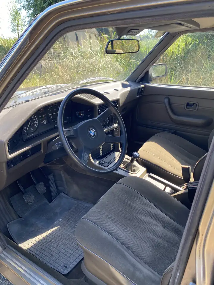 BMW 525e 1985, foto 11
