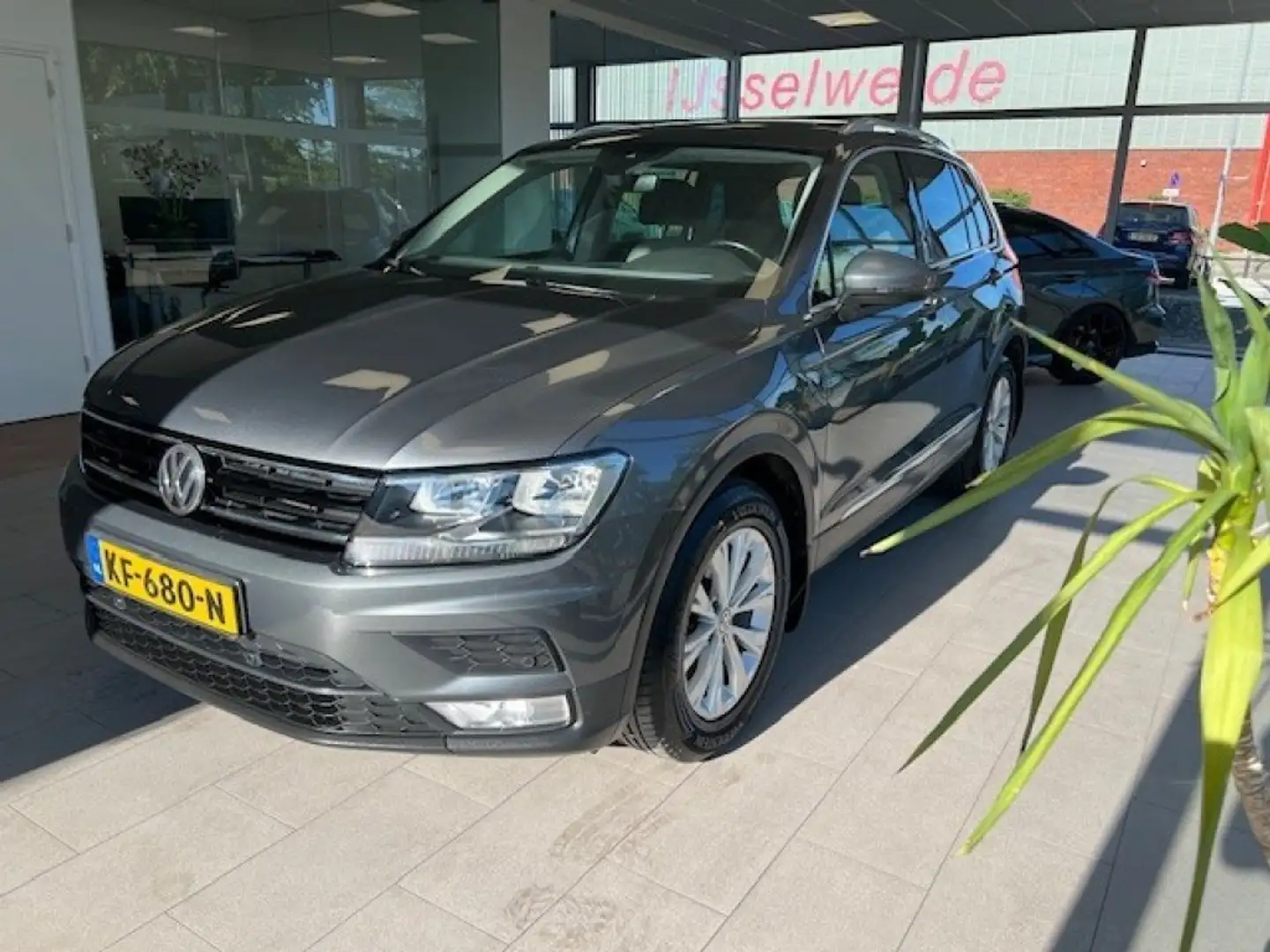 Volkswagen Tiguan 1.4 TSI ACT Highline. Leer Panorama dak Gris - 1